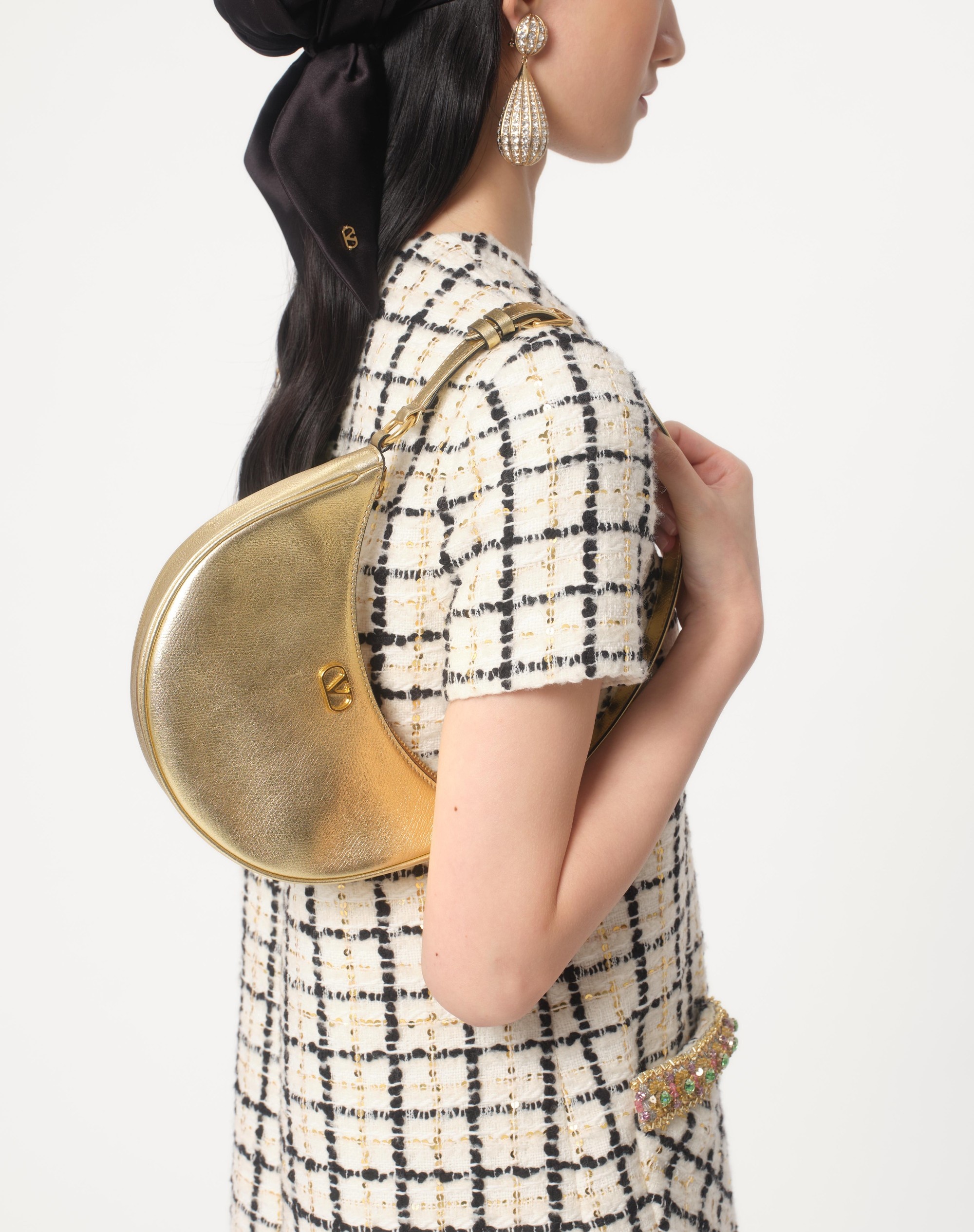 VLOGO SIGNATURE MINI HOBO BAG IN LAMINATED GRAINY CALFSKIN - 7