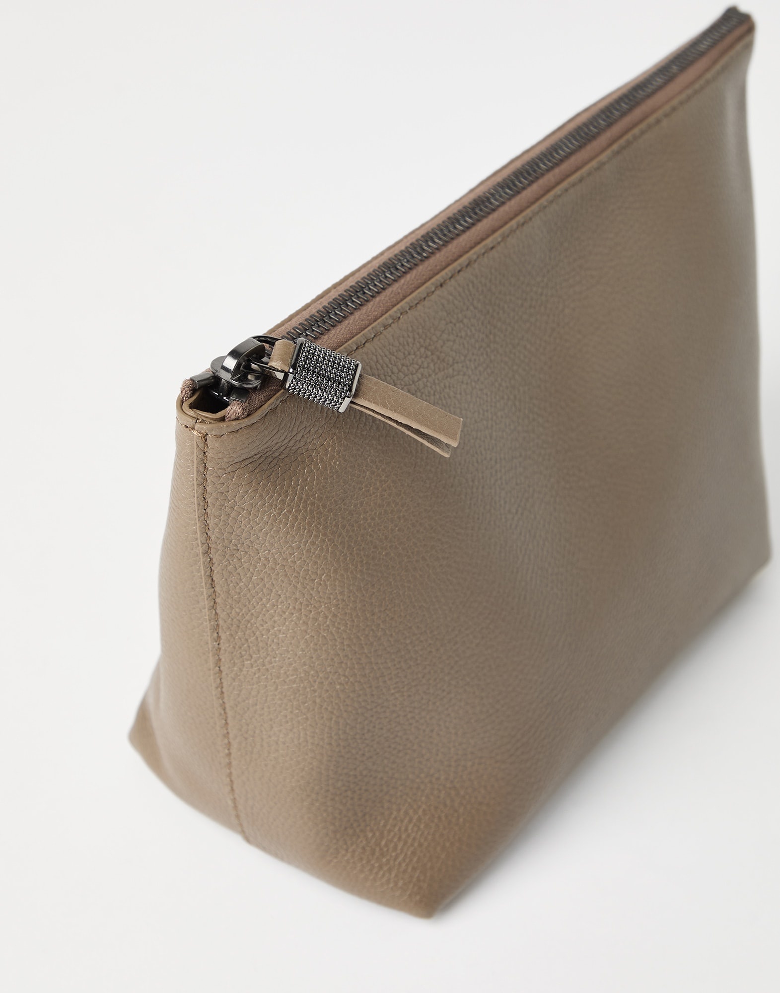 Grained leather pouch with shiny zipper pull - 3