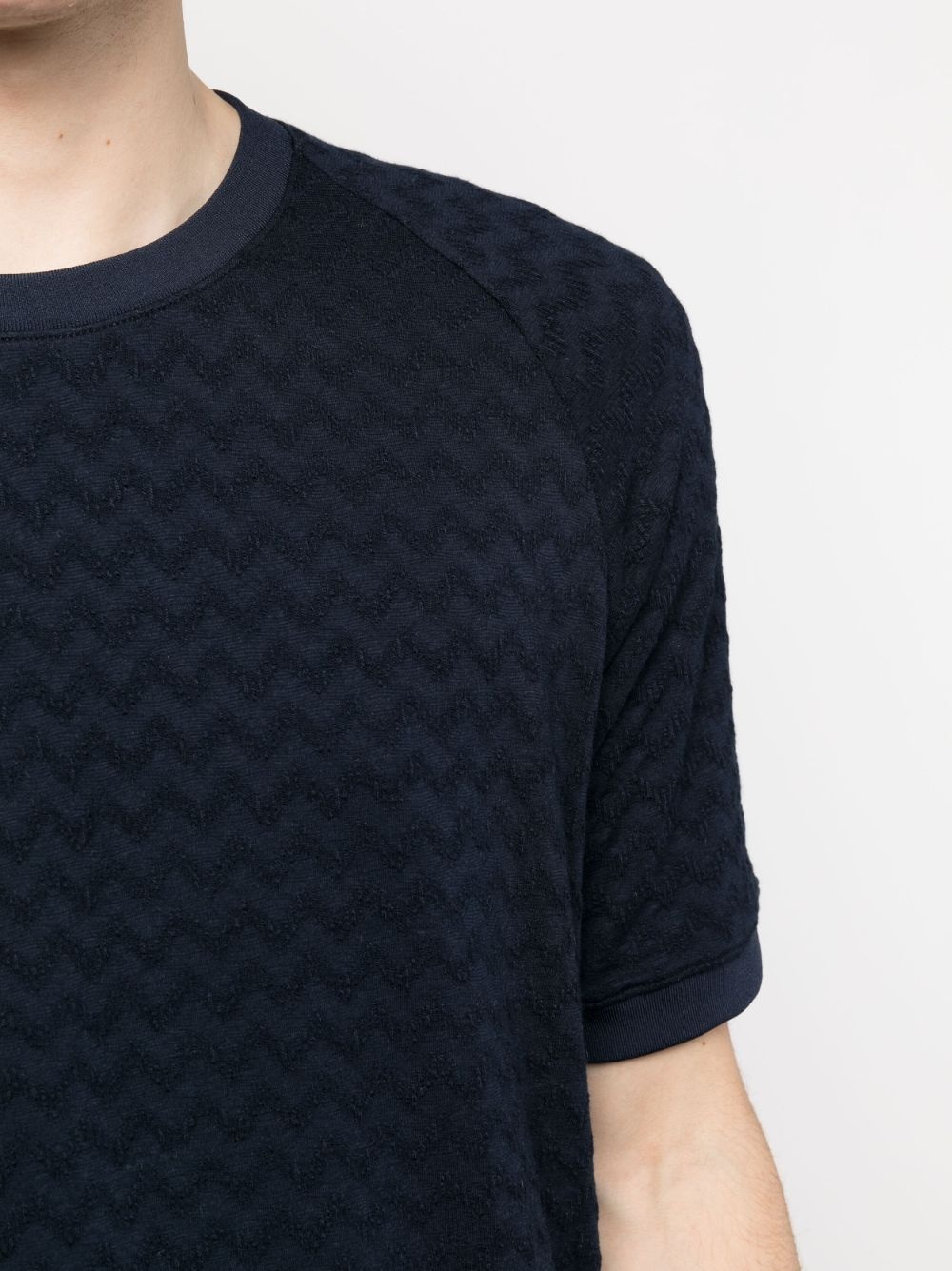 textured round neck T-shirt - 5