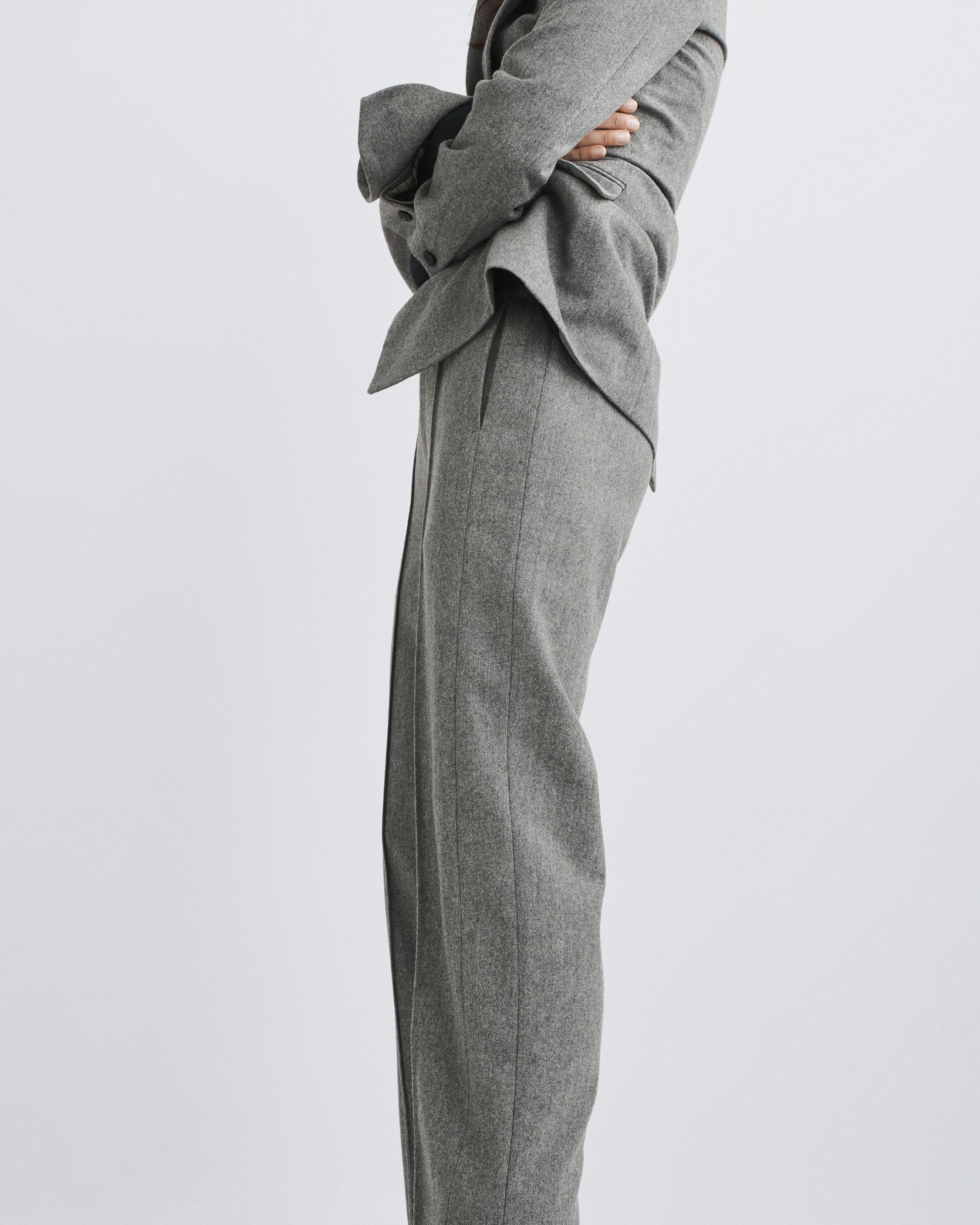 Cameron Italian Wool Pant
Classic Fit Pant - 6
