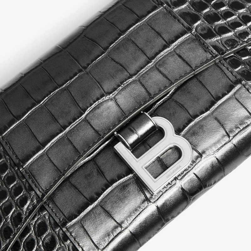 Women's Hourglass Wallet On Chain in Gun Metal 5
