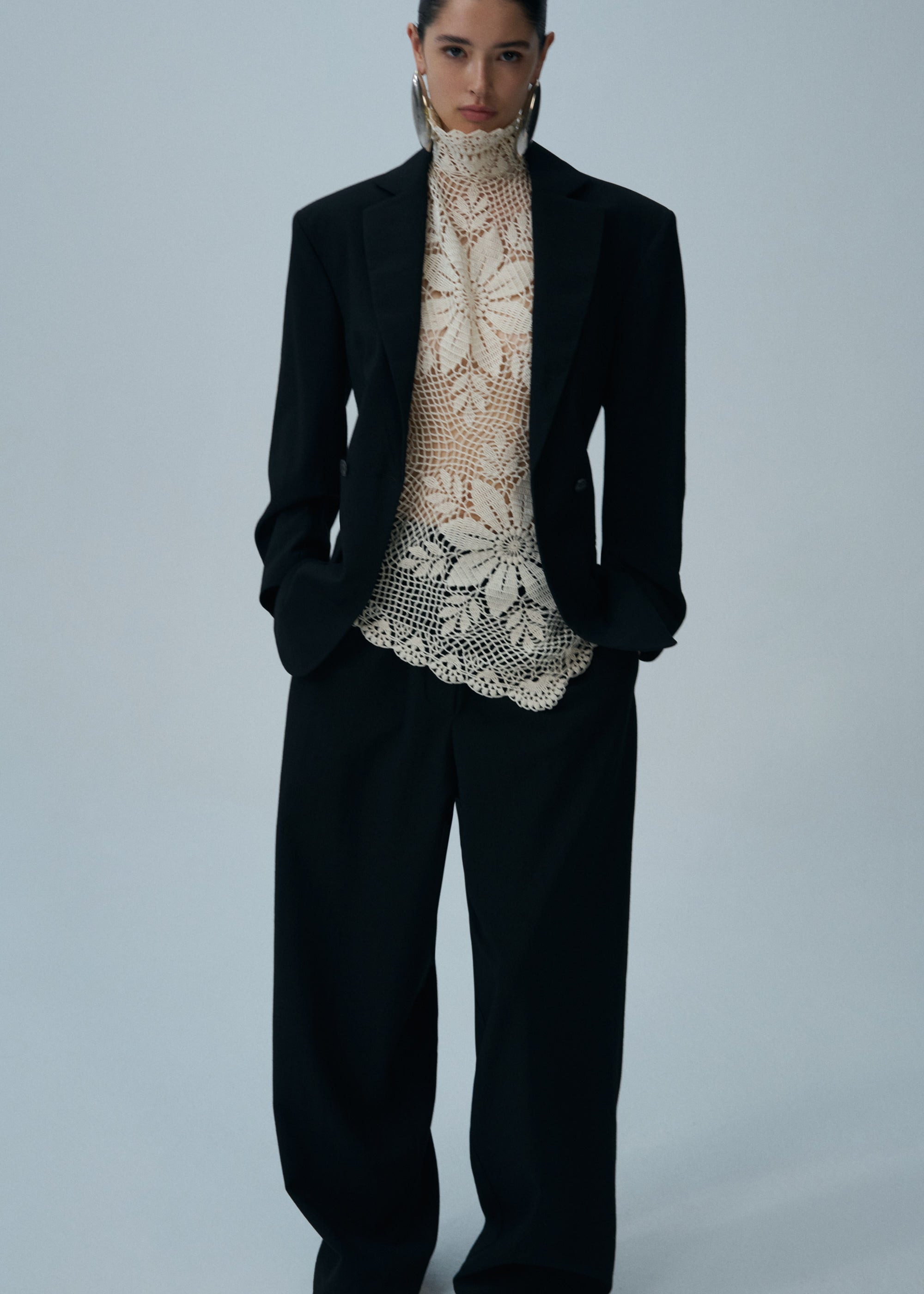 Wool hourglass blazer in black - 4