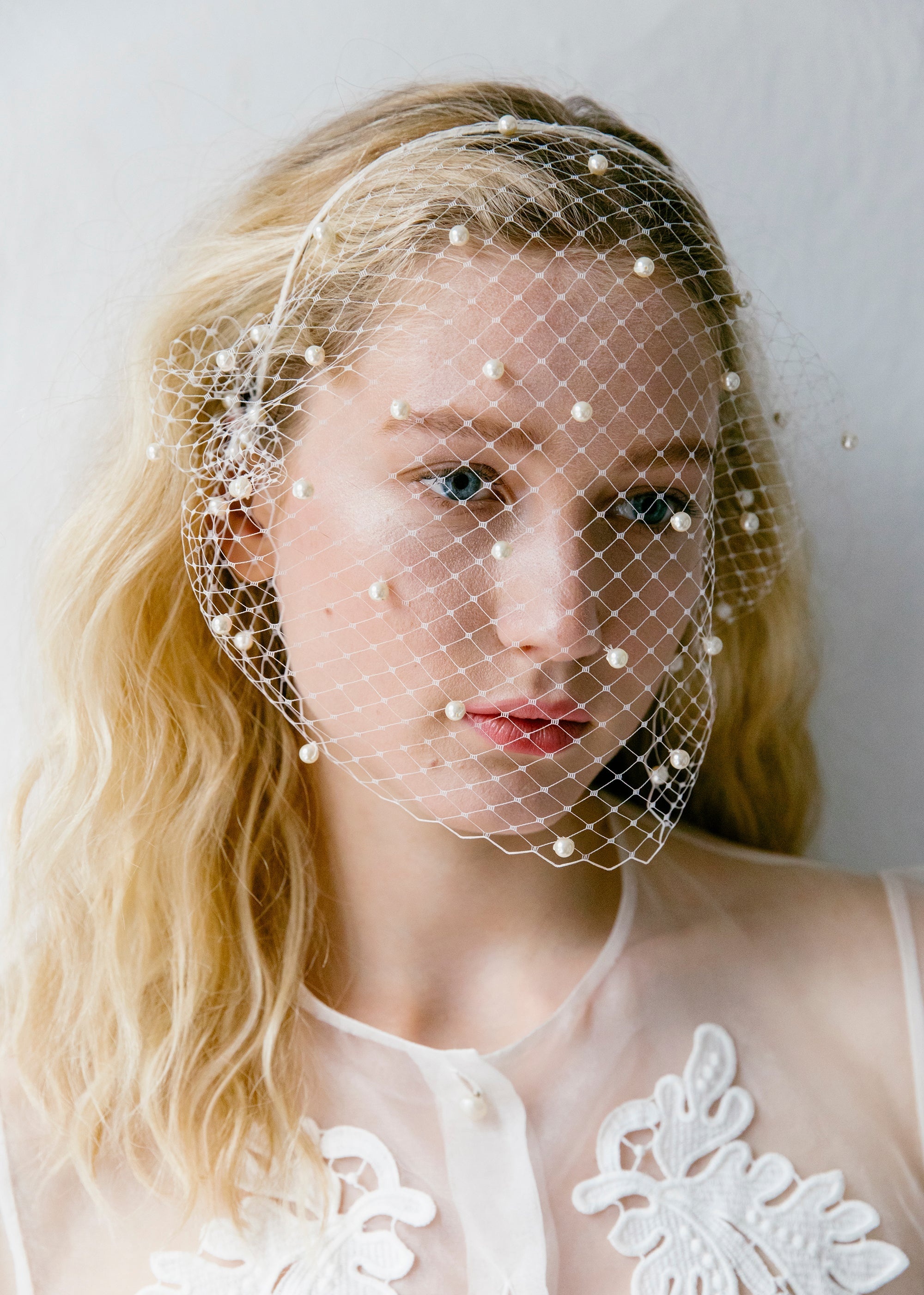 Voilette Headband with Pearls - 4