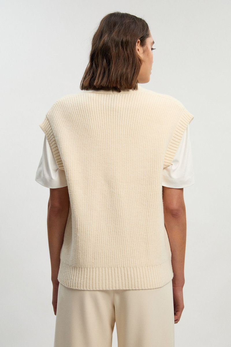 Knit Button Detail Sleeveless Tank Top 4