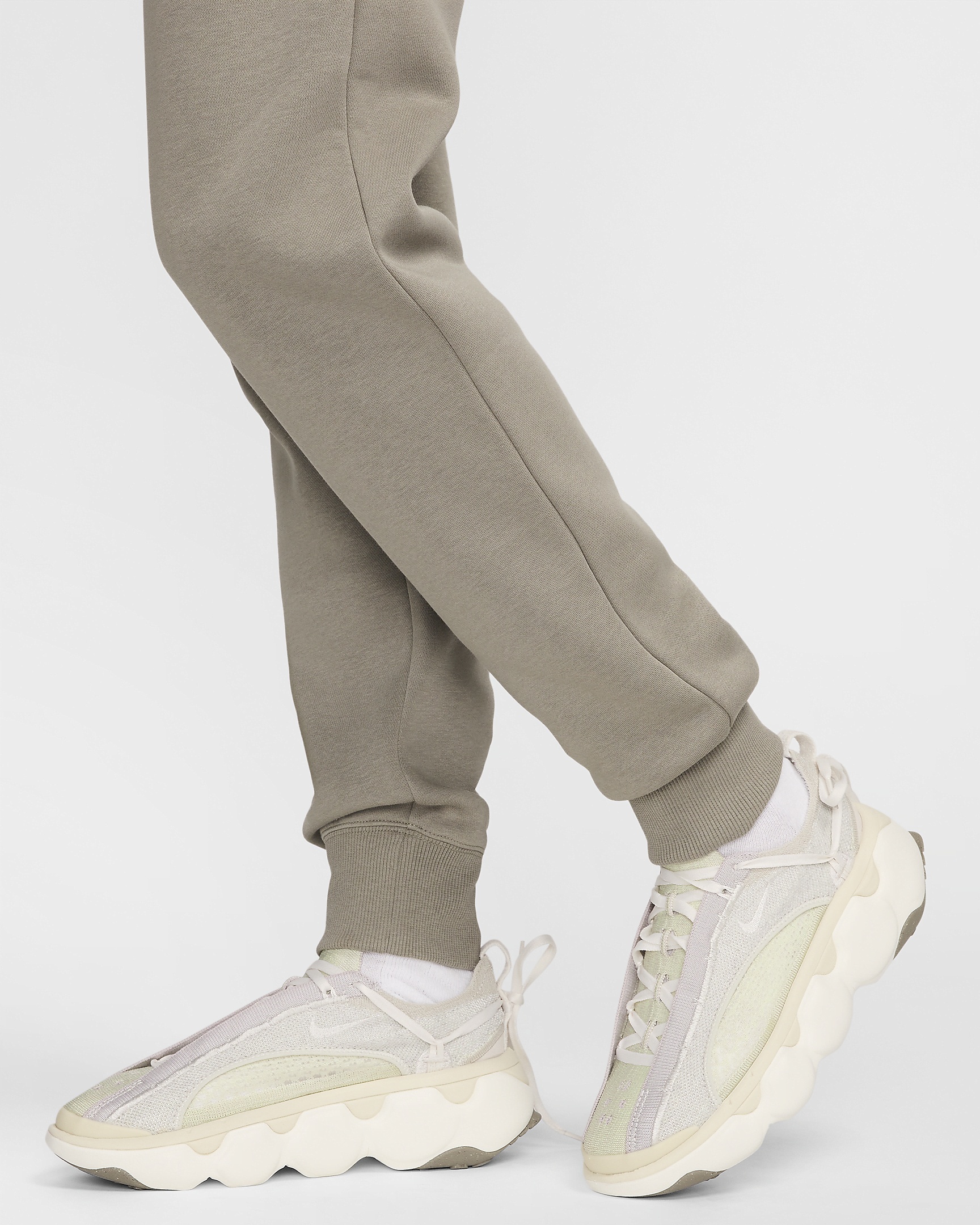 Nike Sportswear Phoenix Fleece Women's Mid-Rise Sweatpants - 6