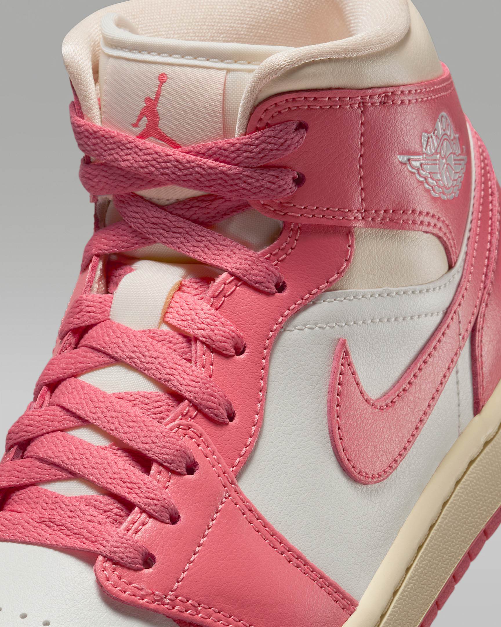 Air Jordan 1 Mid Women's Shoes - 7