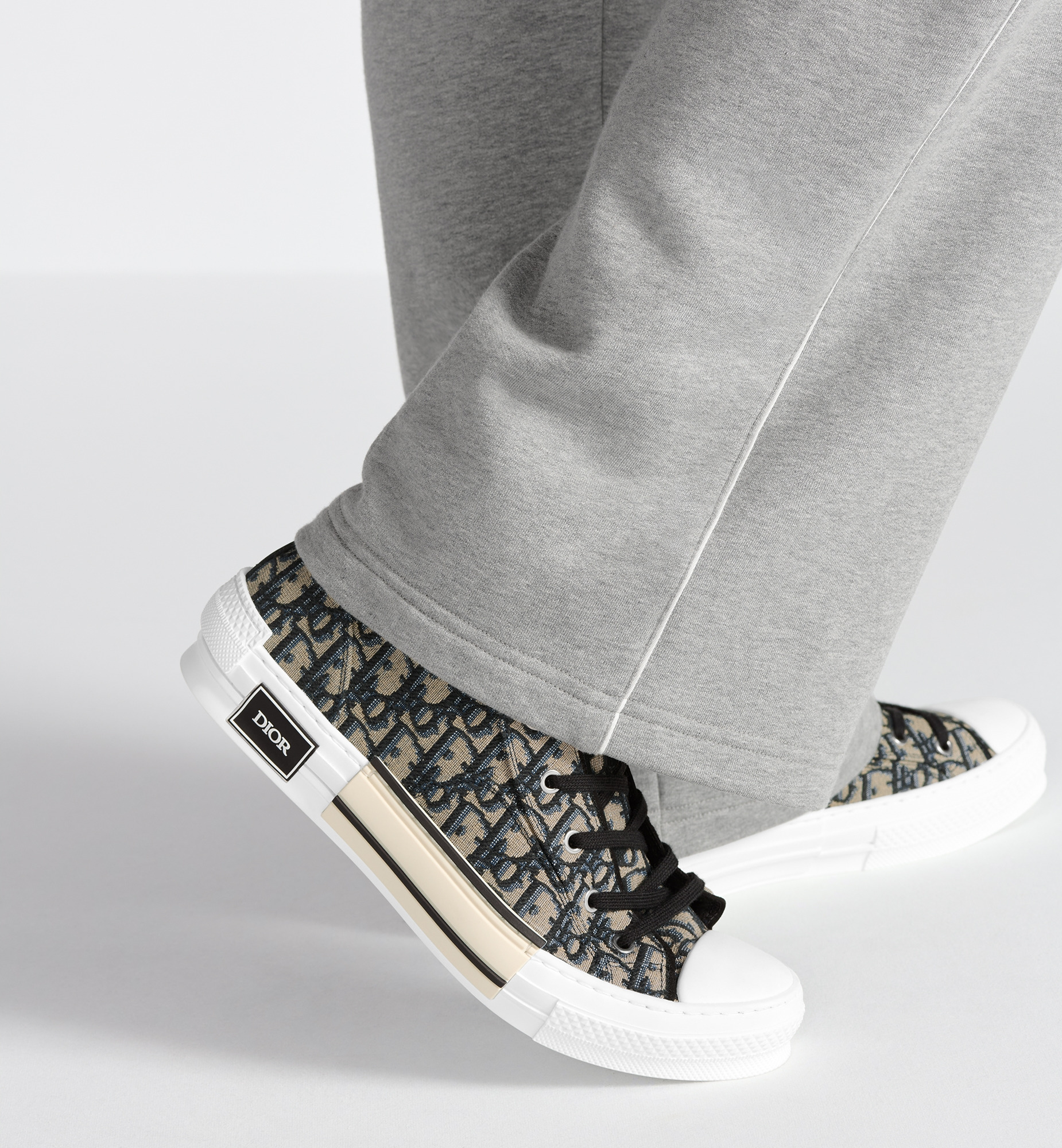 B23 High-Top Sneaker - 3