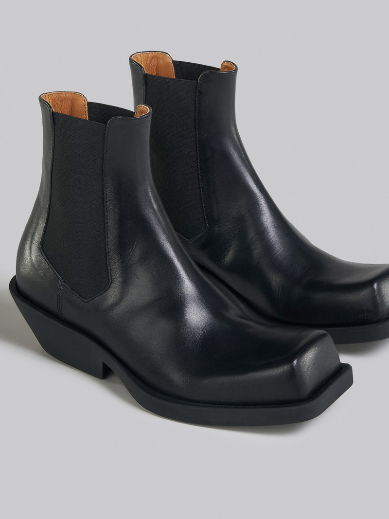 BLACK LEATHER CHELSEA BOOT 4