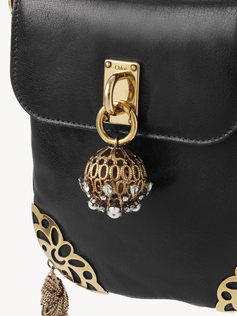CHÂTEAU TREASURES CHAIN FLAP BAG IN GRAINED LEATHER 6