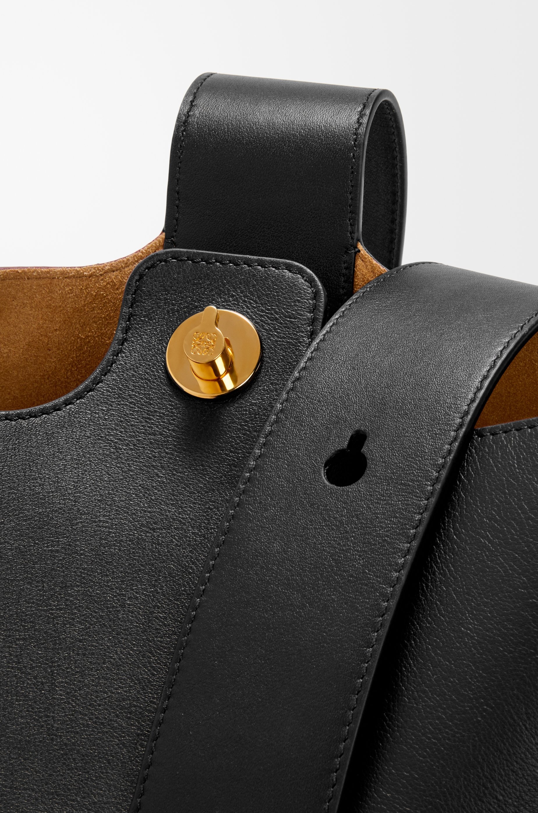 Medium Pebble Bucket bag in mellow calfskin - 7