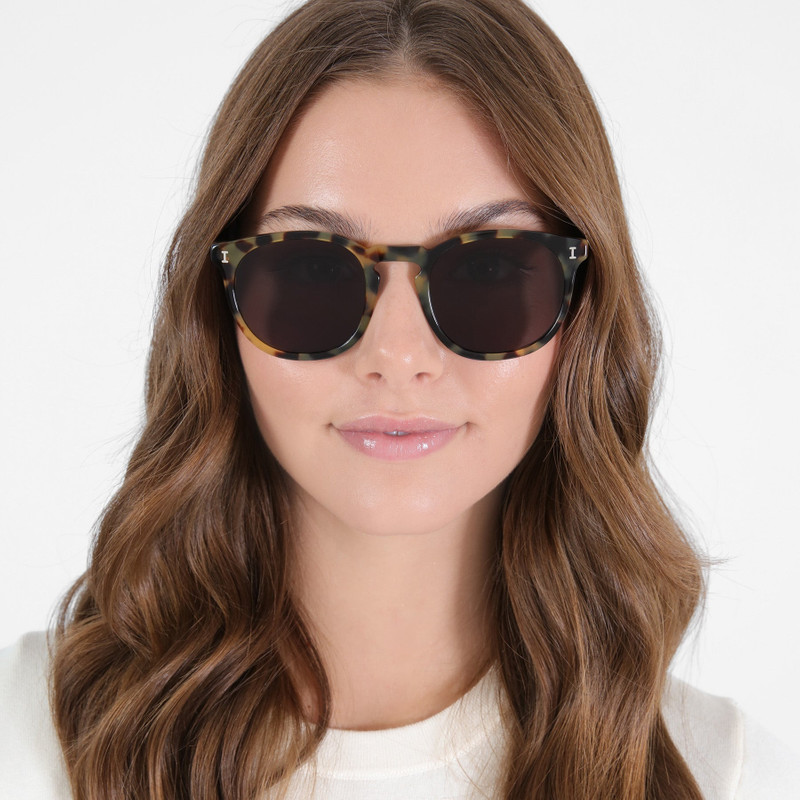 illesteva Eldridge 56 Sunglasses outlook