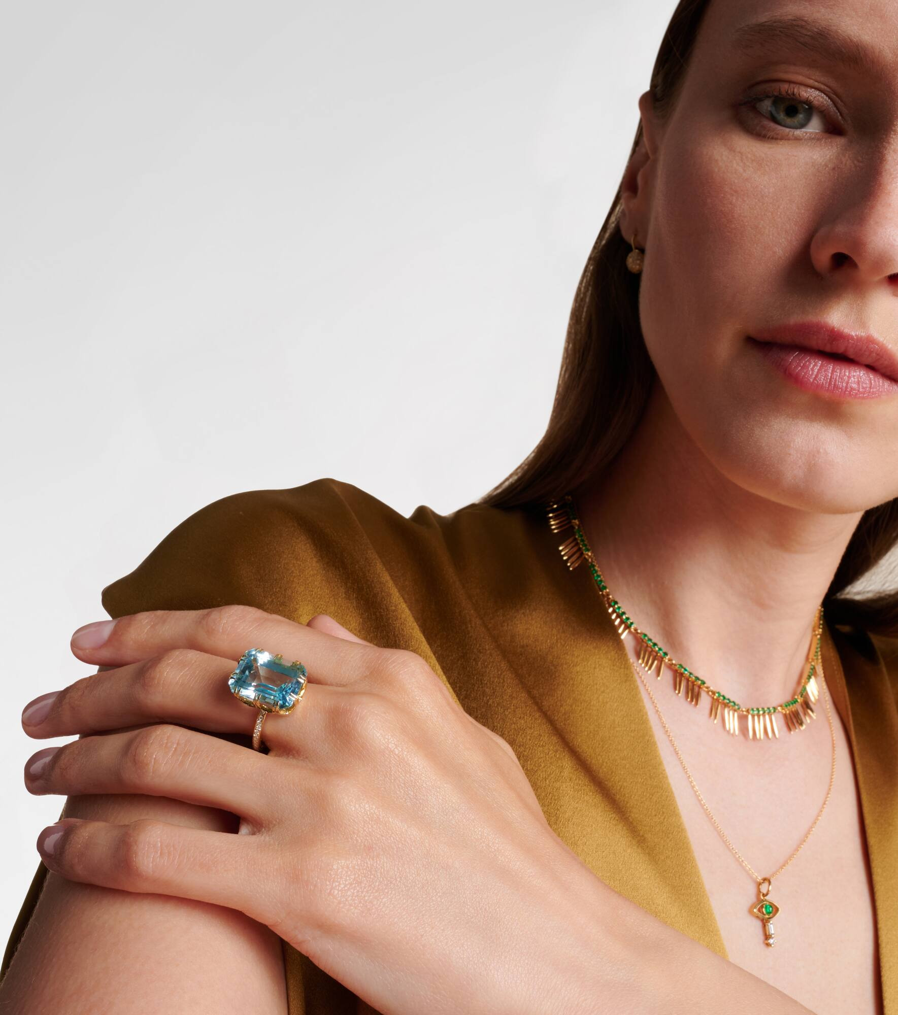 18kt gold ring with topaz and diamonds - 3