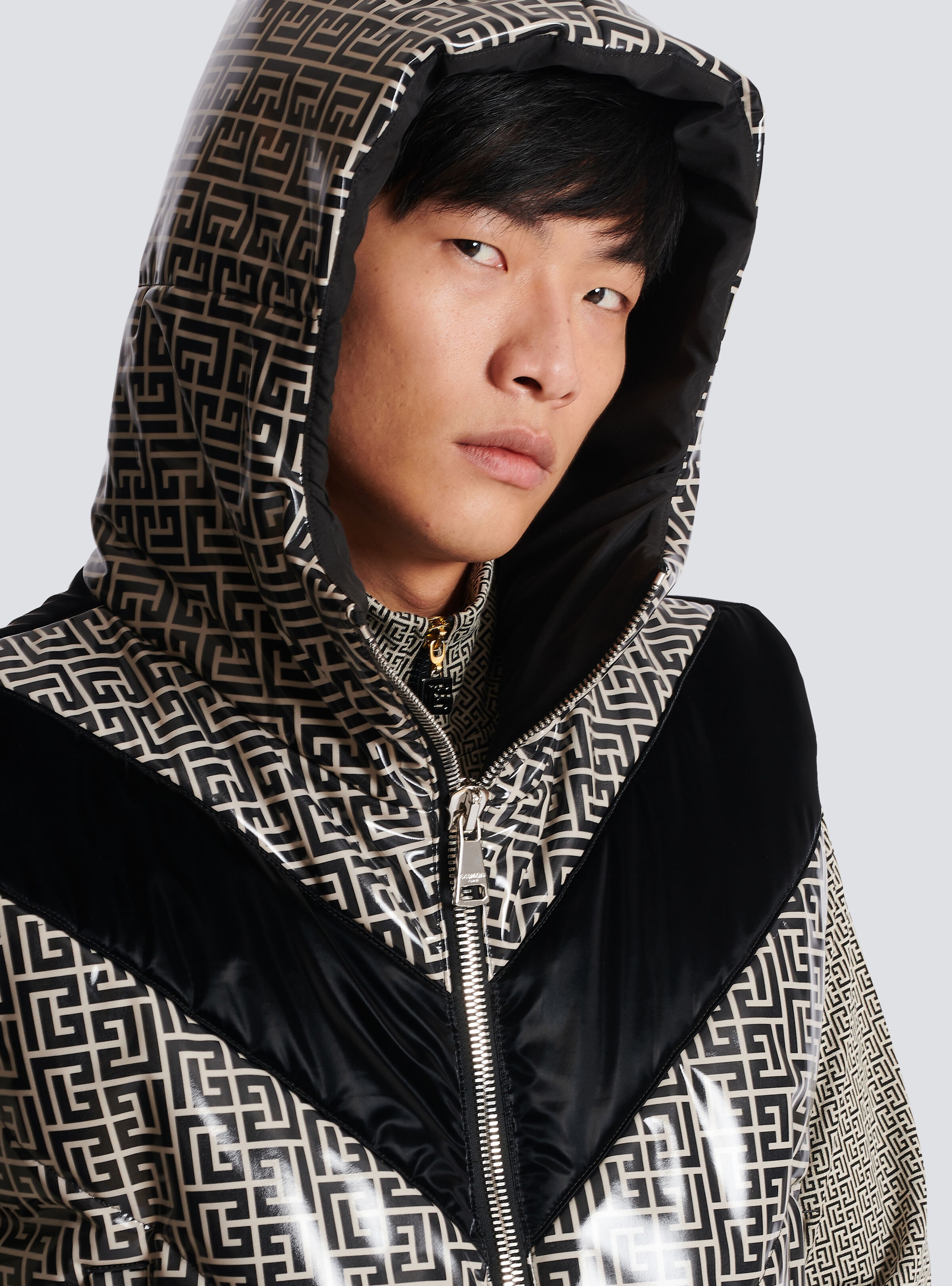 Puffer gilet jacket with monogram detail - 8