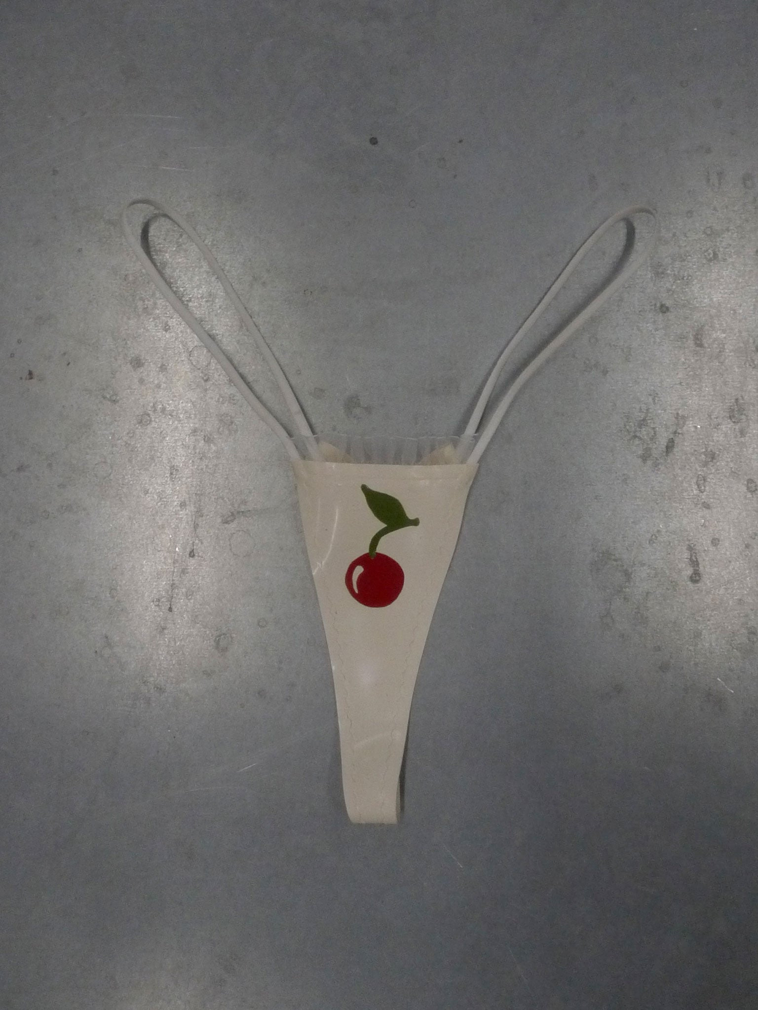 CHÉRIE LATEX THONG CHERRY PRINT - 1