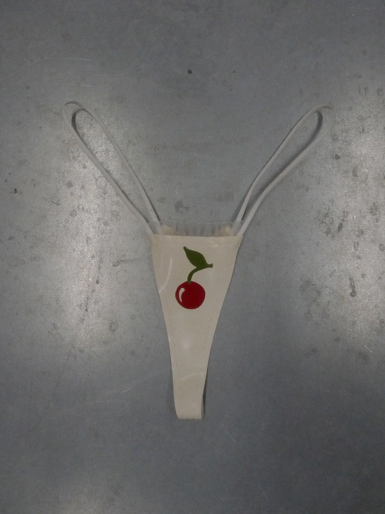 CHÉRIE LATEX THONG CHERRY PRINT - 1