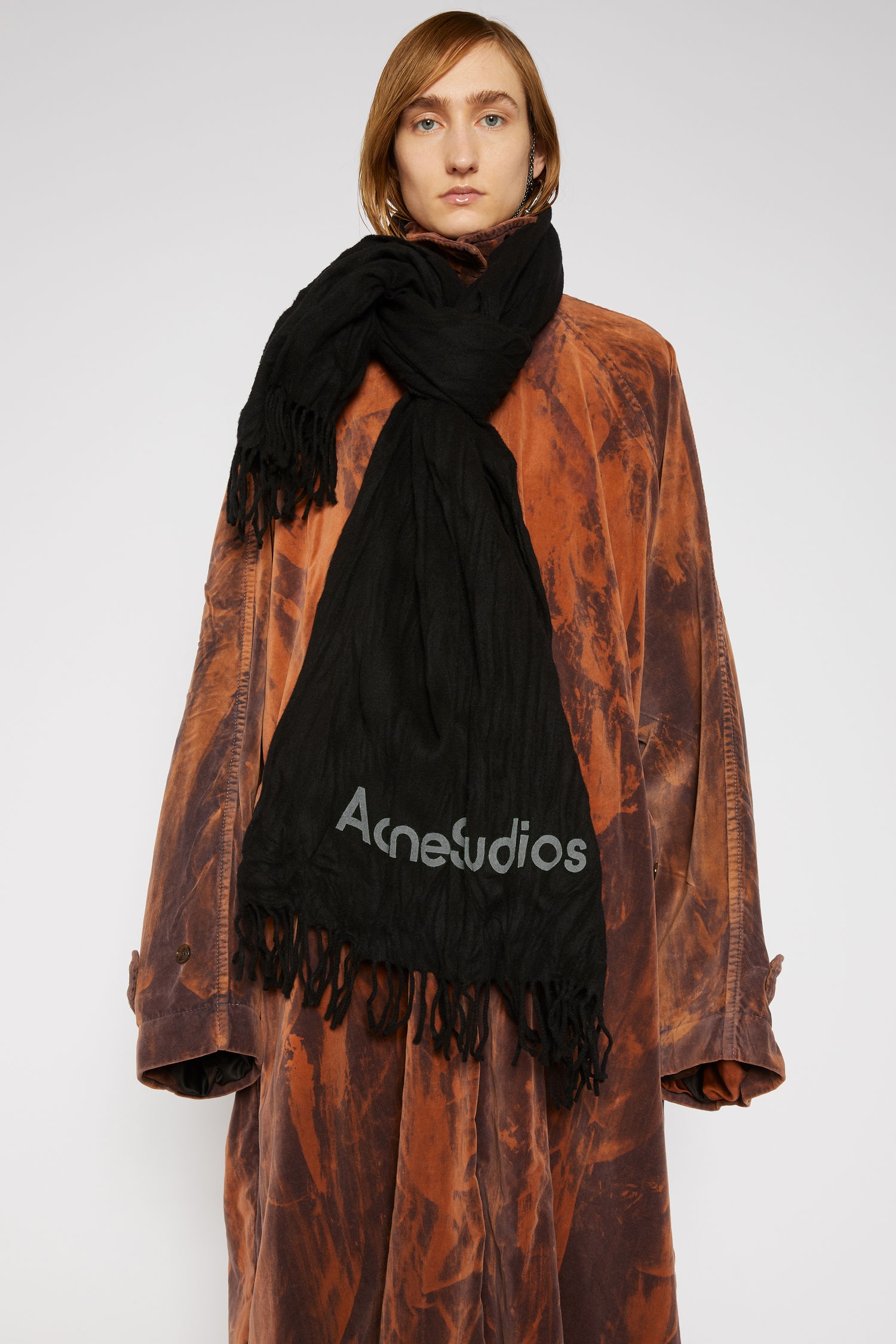 Crinkled wool scarf black - 3