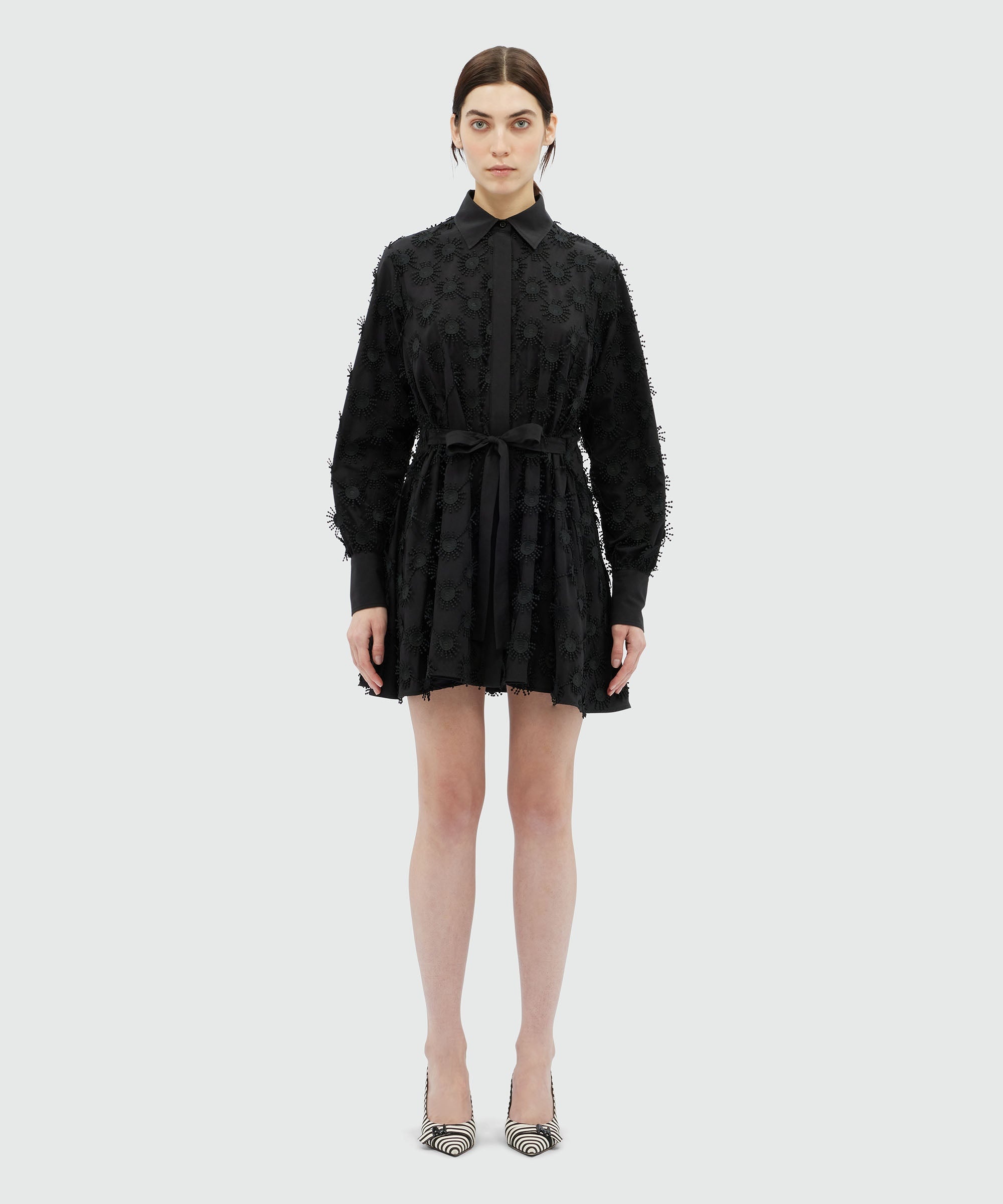 Short shirt dress in black poplin with embroidery - 2