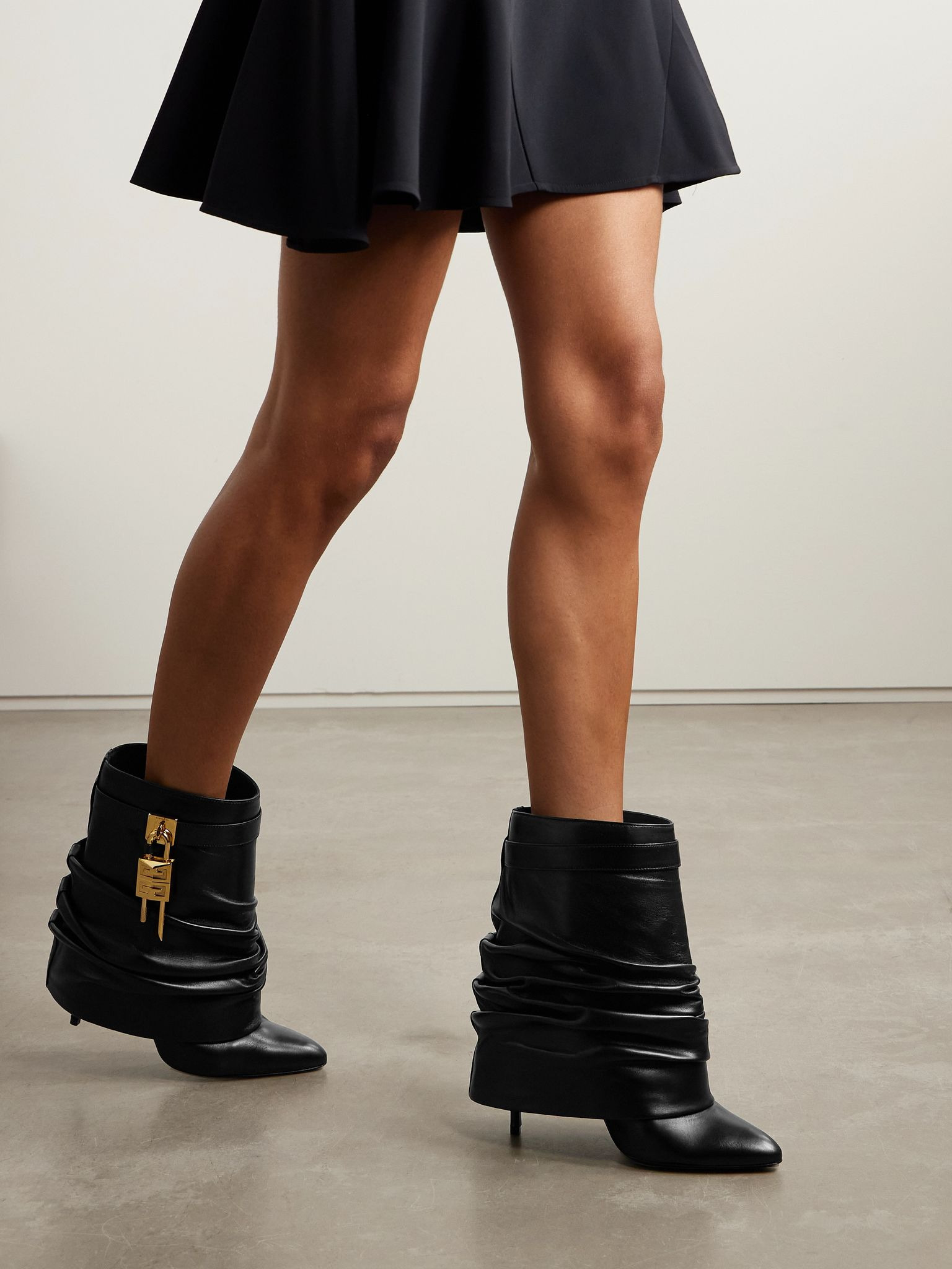 Shark Lock embellished glossed-leather ankle boots Black - 2