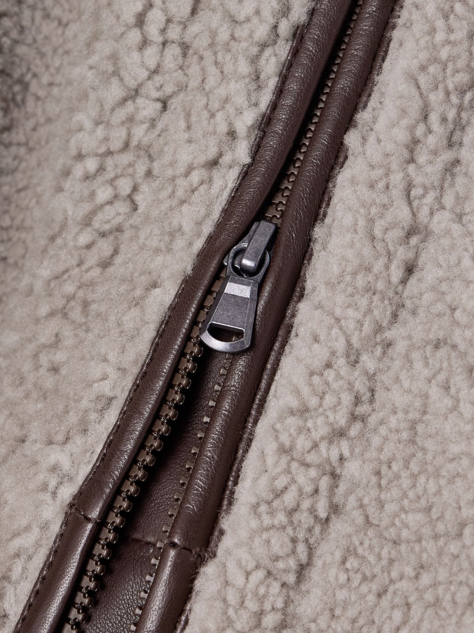 Bead-embellished leather-trimmed shearling vest Brown - 5