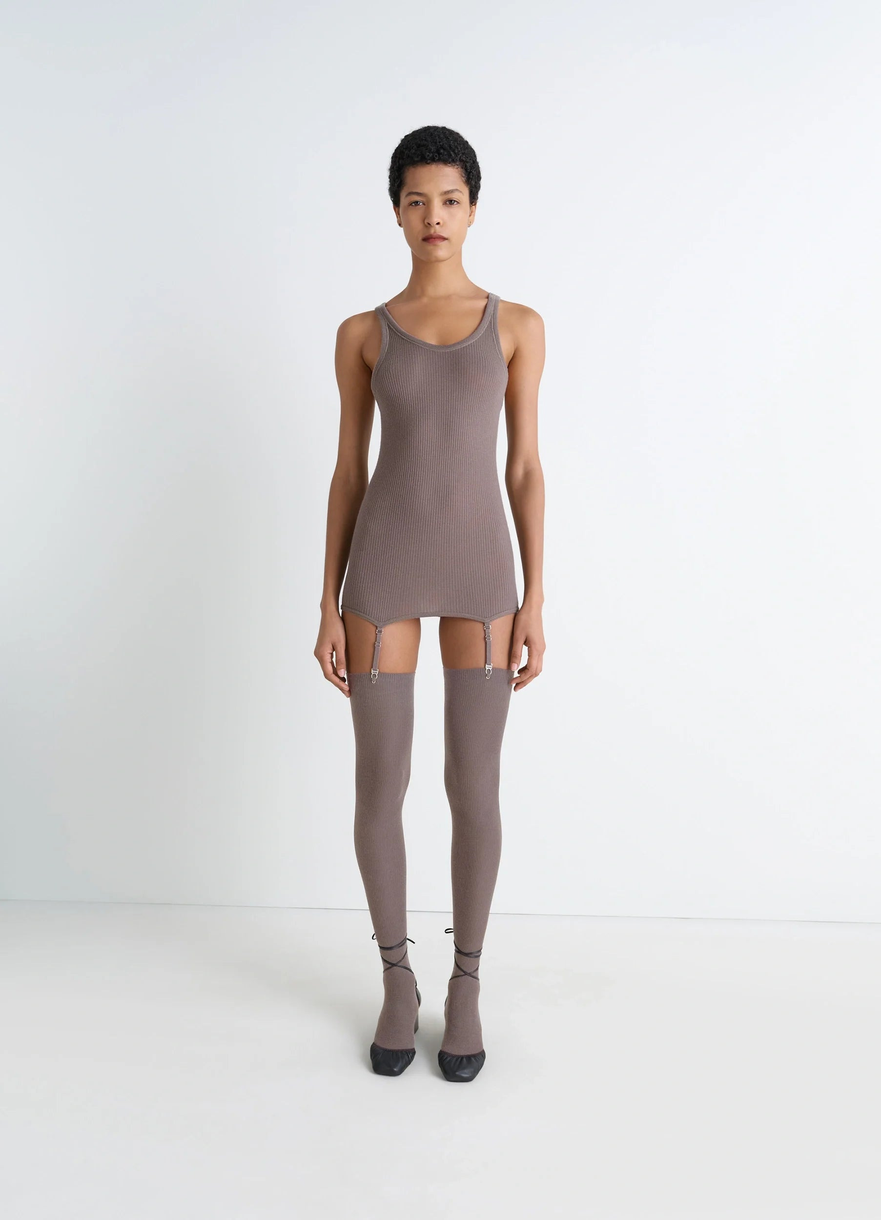 SEAMLESS SHORT SLEEVES TANK TOP WITH  SUSPENDERS - 3