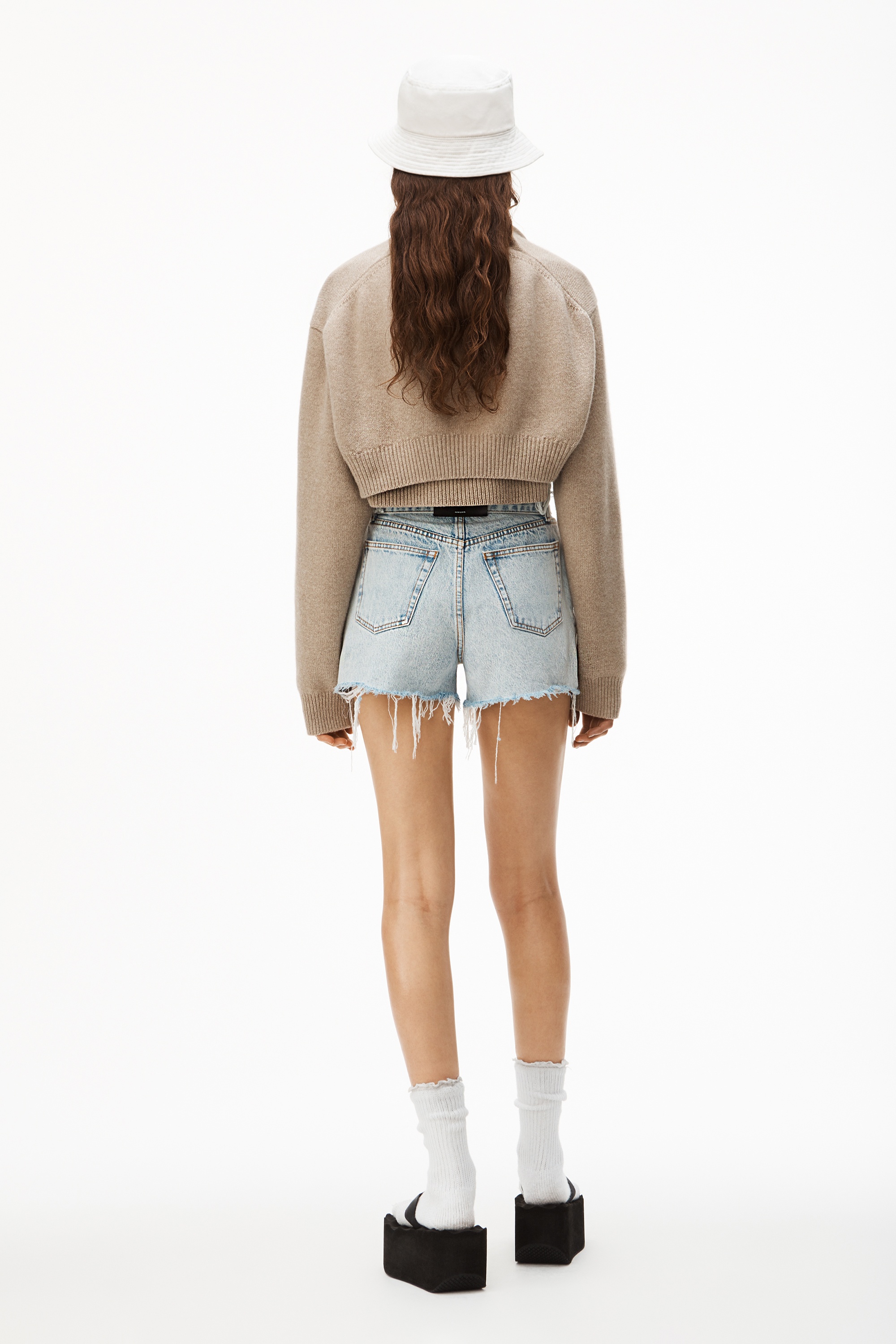 BELTED FRAYED BITE SHORT IN DENIM - 5