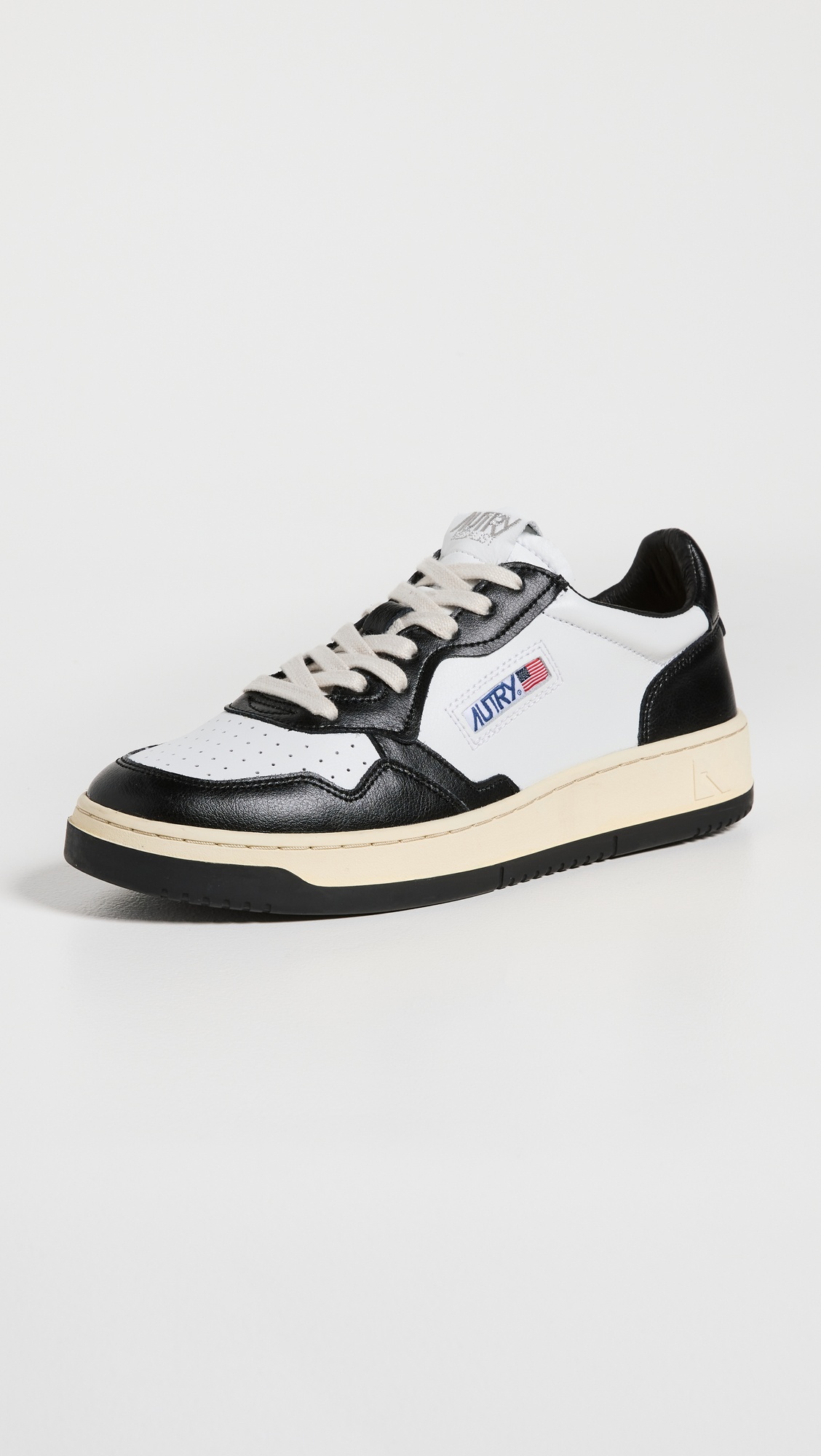 Medalist Low Top Sneakers - 1