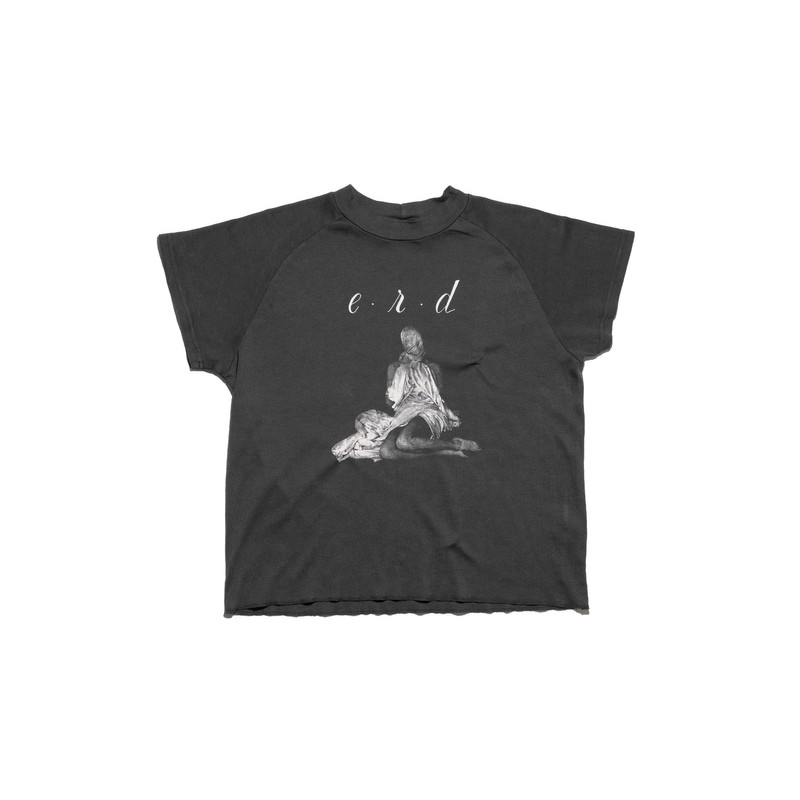 WOMAN IN SHEET RAGLAN T SHIRT 1