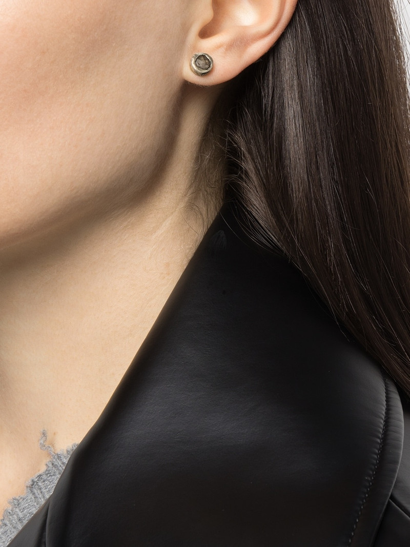 Parts of Four diamond single stud earring outlook