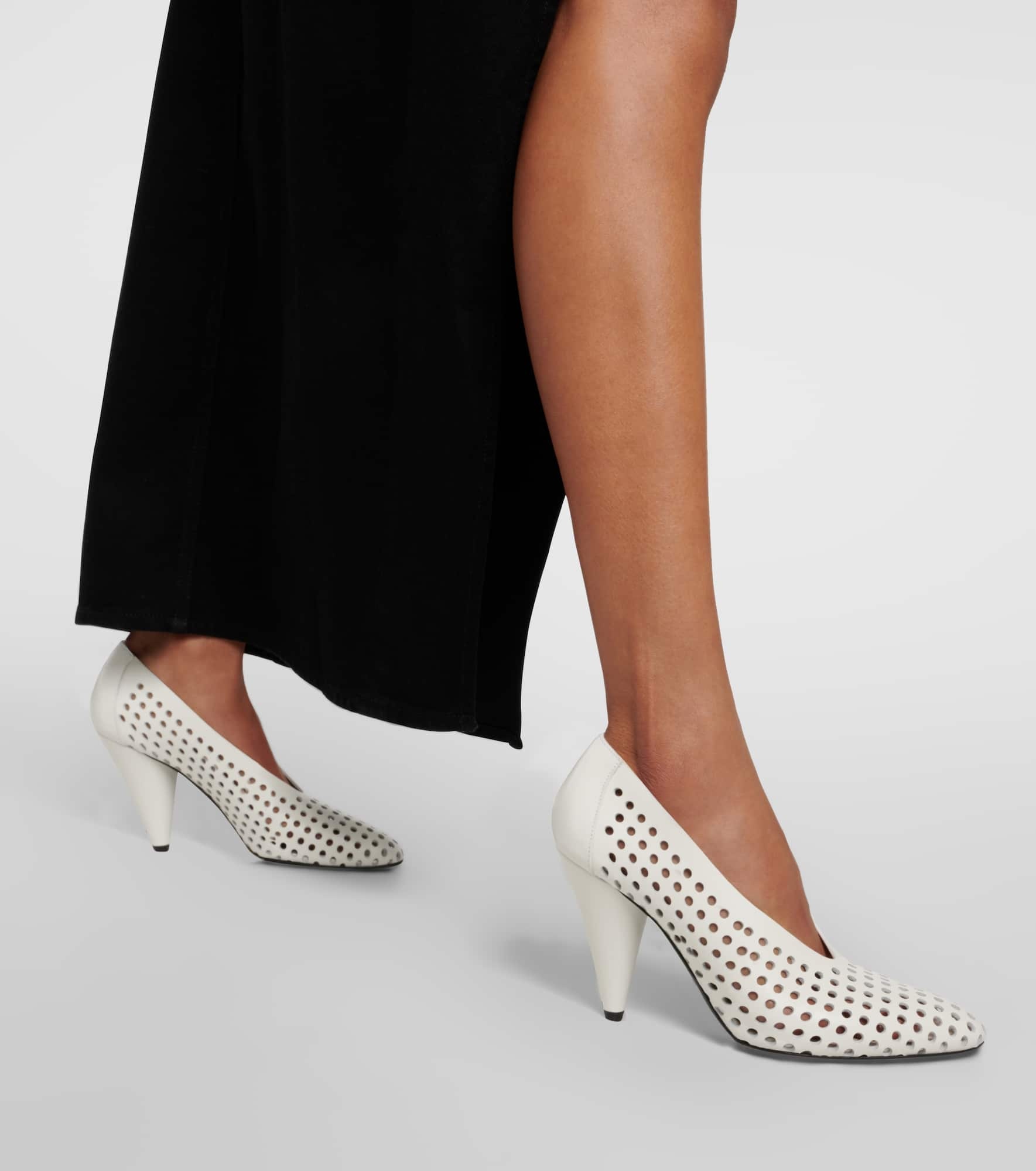 Perforated Cone leather pumps - 4