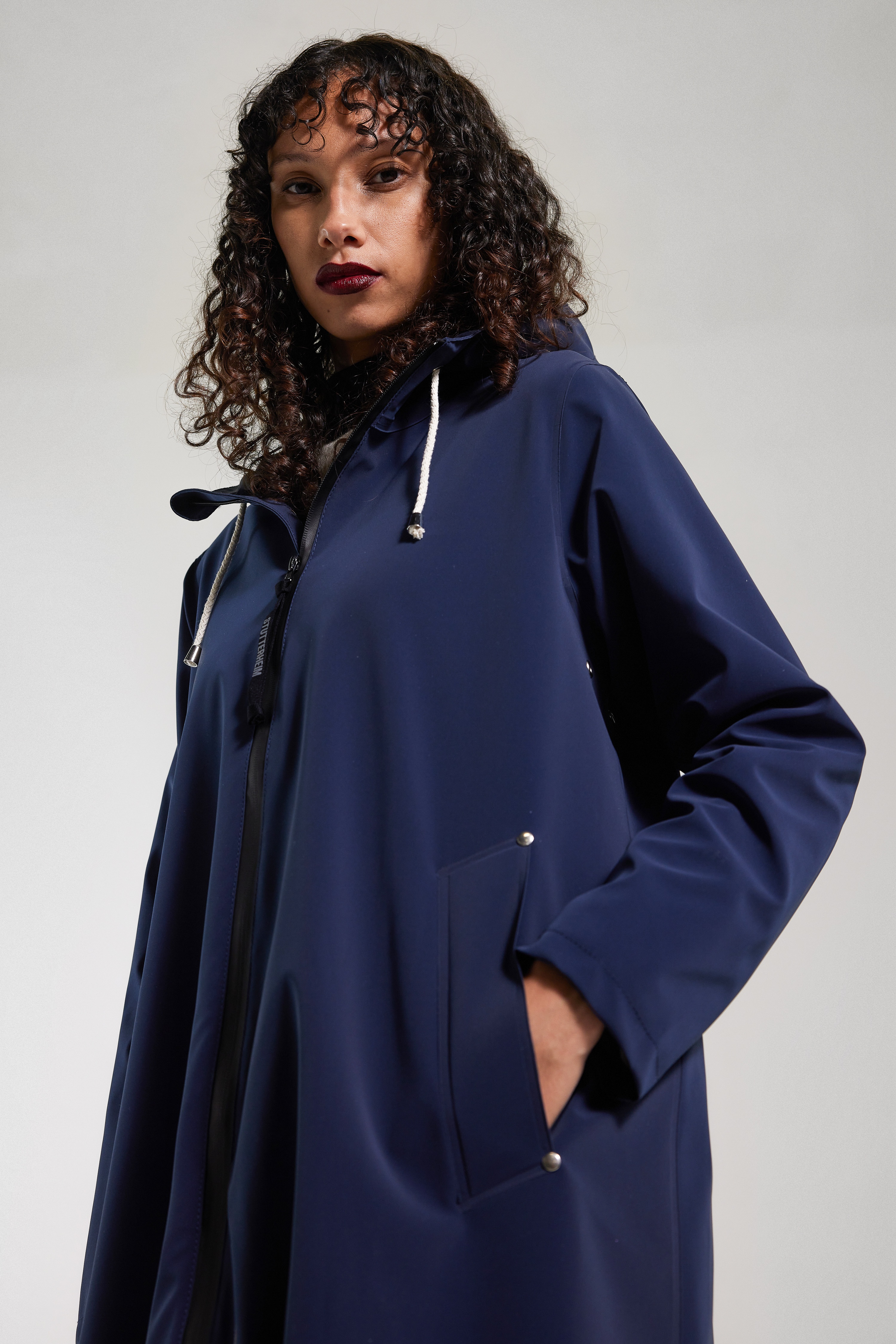 Mosebacke Lightweight Matte Zip Raincoat Navy - 2
