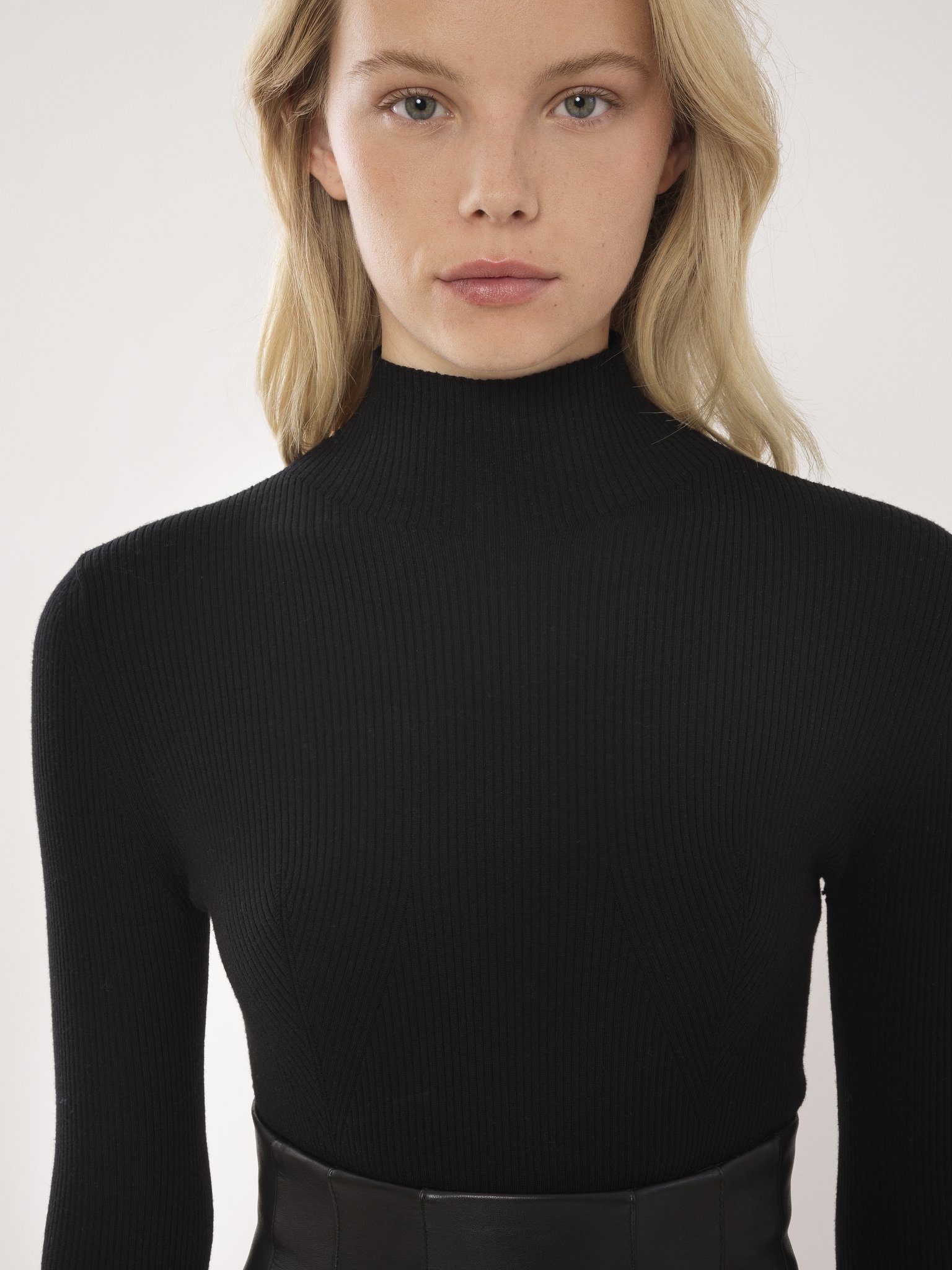 FITTED MOCK-NECK SWEATER - 3