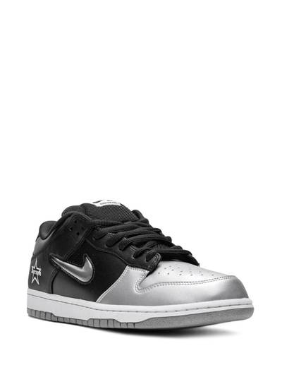 Nike x Supreme SB Dunk Low sneakers outlook