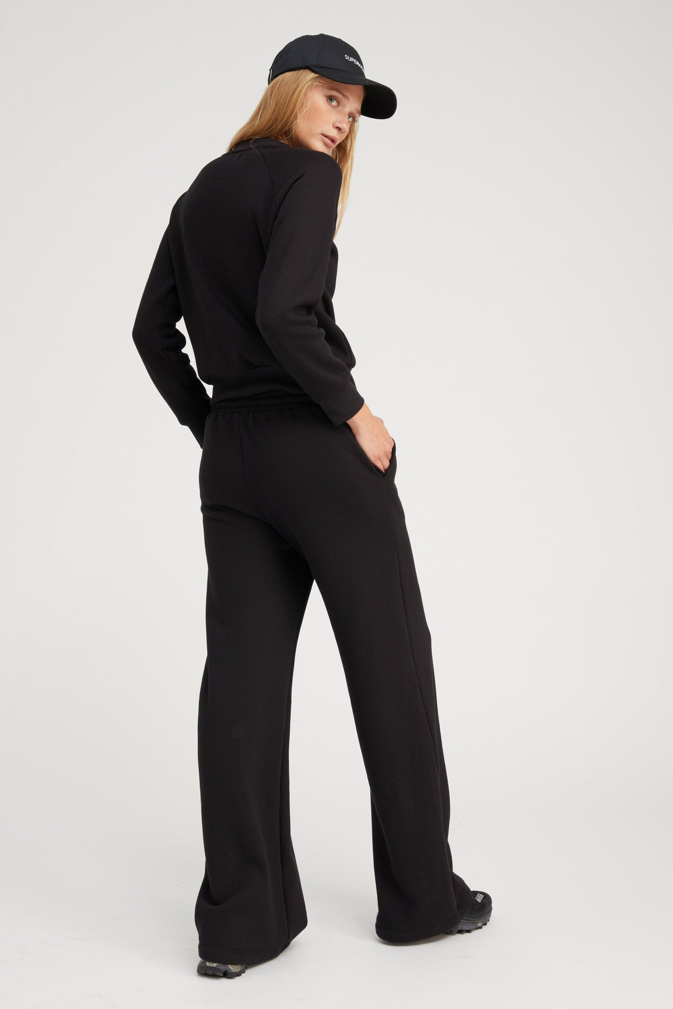 BLACK BAGGY SWEATPANTS - 3