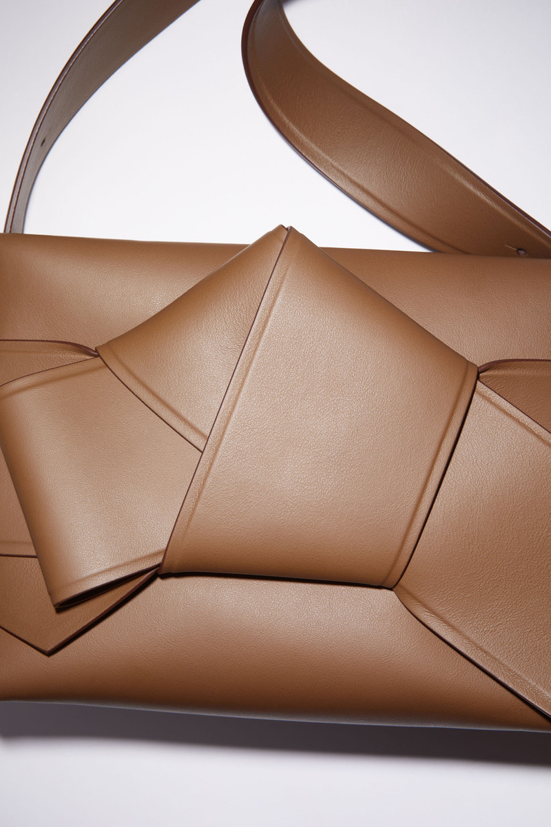 Acne Studios Musubi shoulder bag - Camel brown outlook