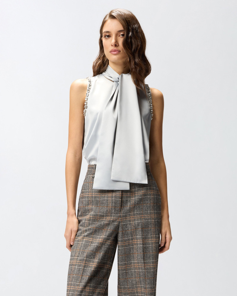 SLEEVELESS TOP WITH SASH NECK 3