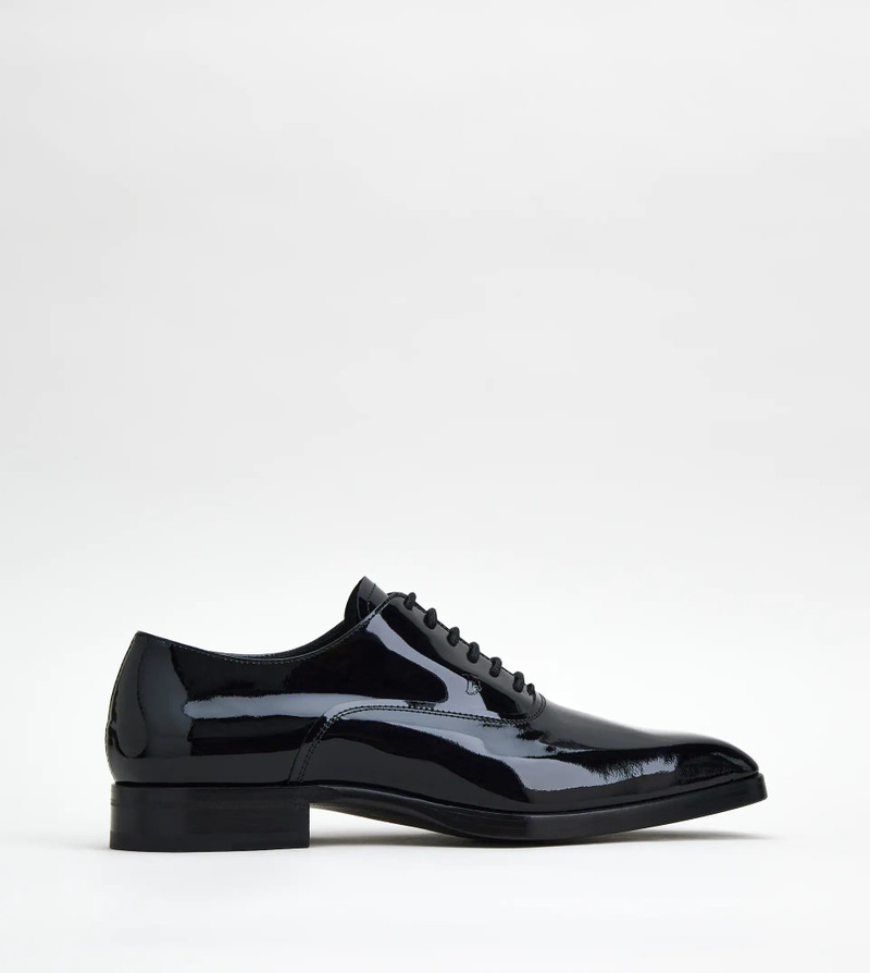 LACE-UPS IN PATENT LEATHER - BLACK 1