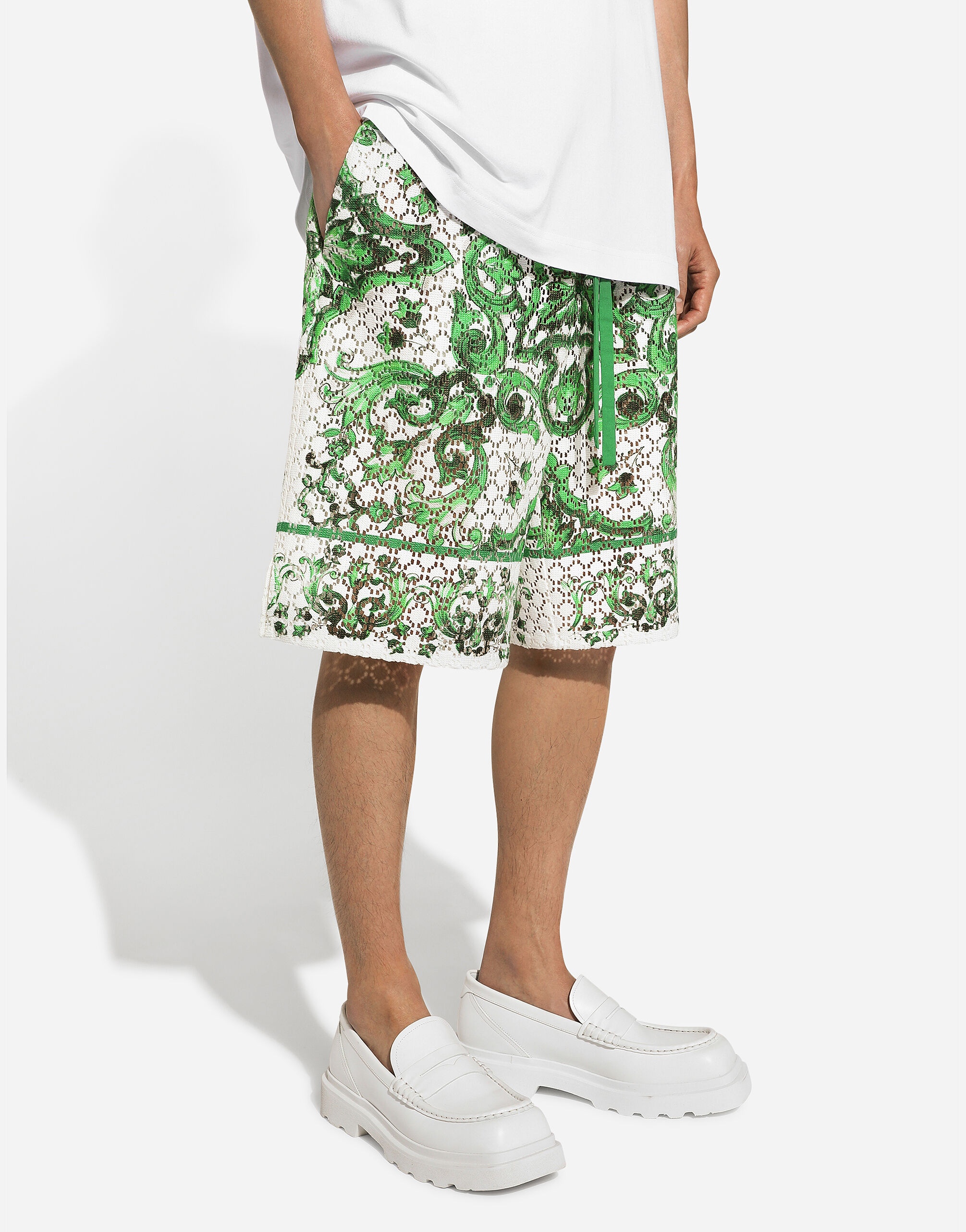 Crochet lace jogging shorts with majolica print - 4