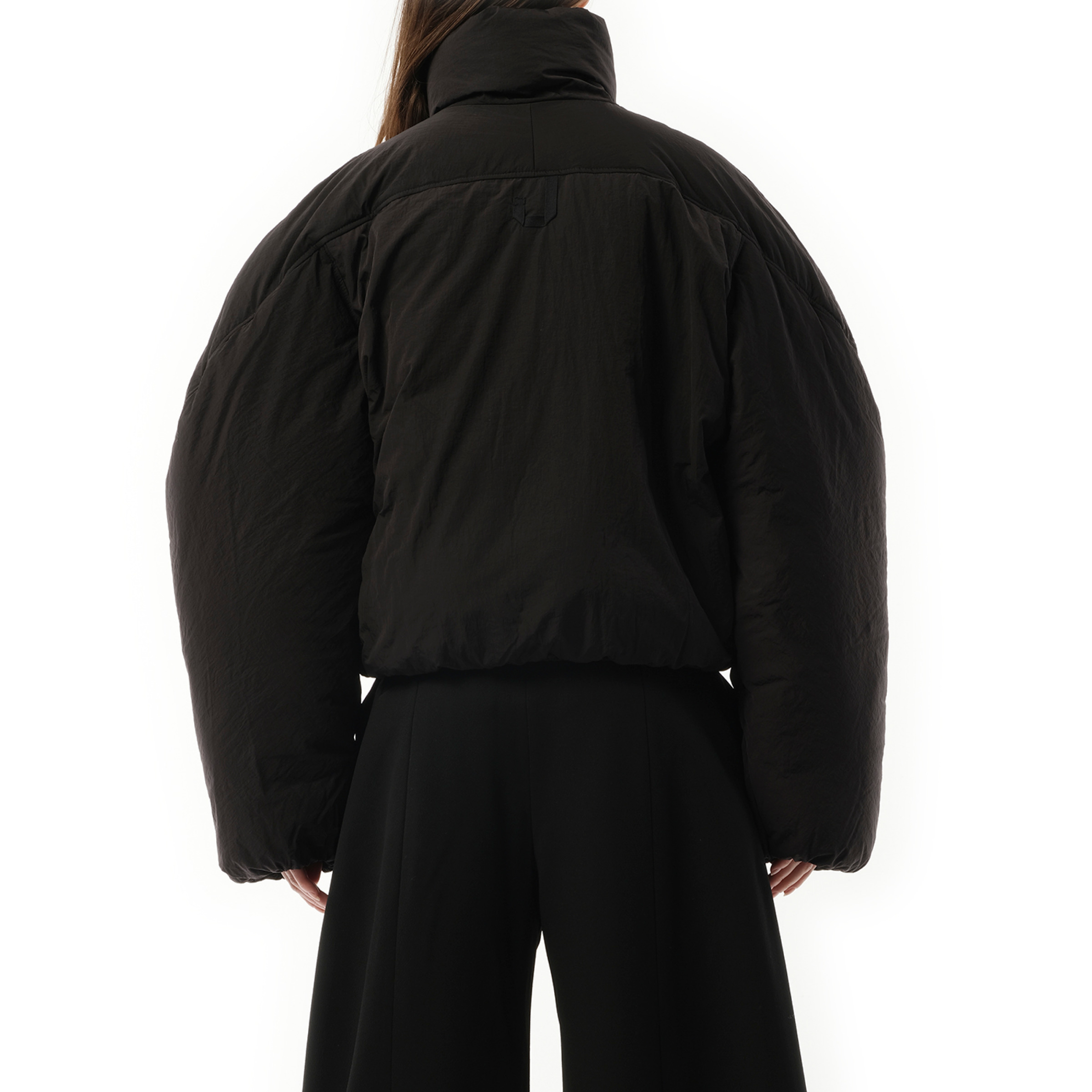 La Doudoune Courte Caraco in Black - 6