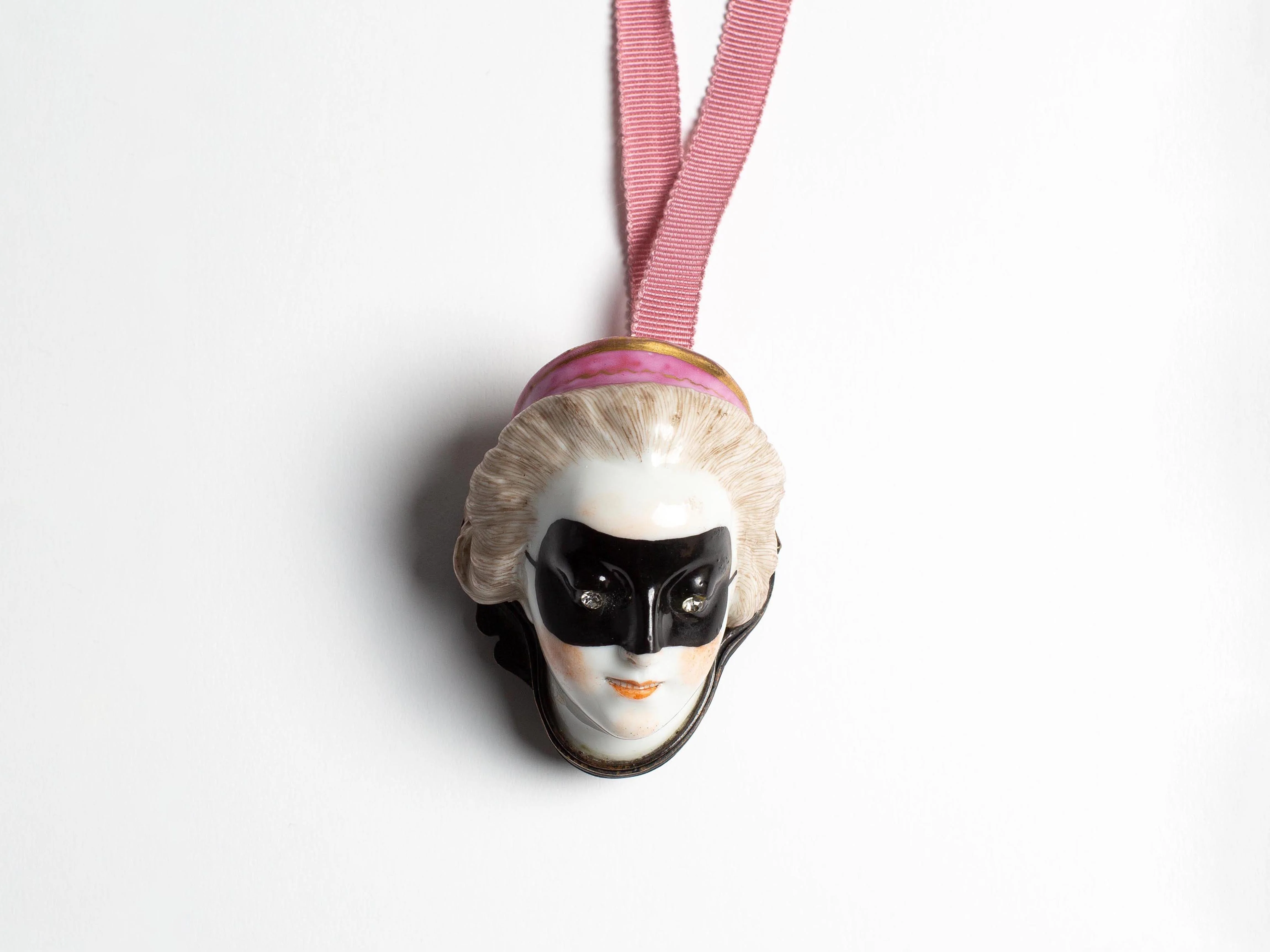 MASQUERADE HEAD IN PORCELAIN - 1
