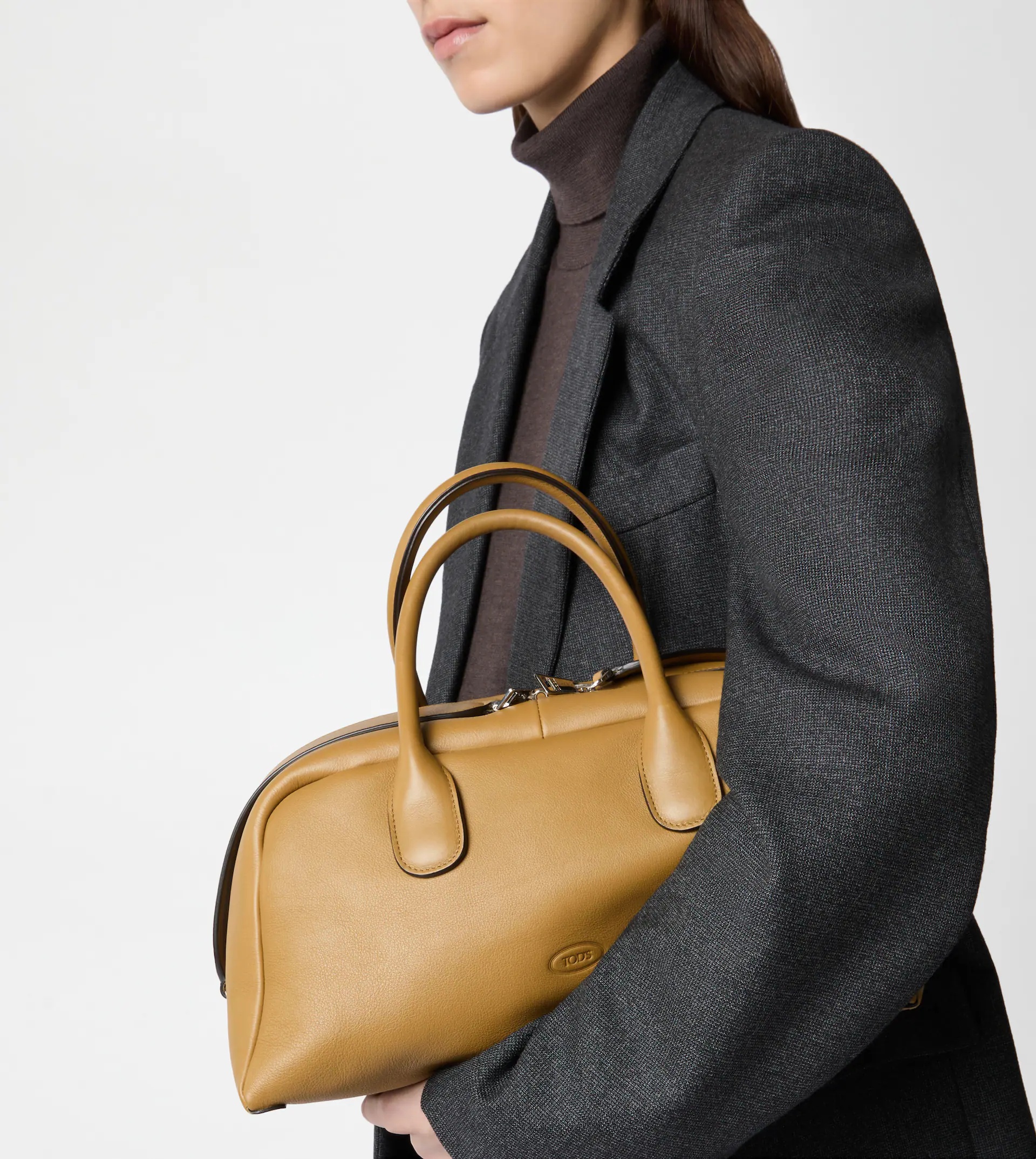 Tod's TOD'S DARSENA IN LEATHER MEDIUM - BROWN | REVERSIBLE