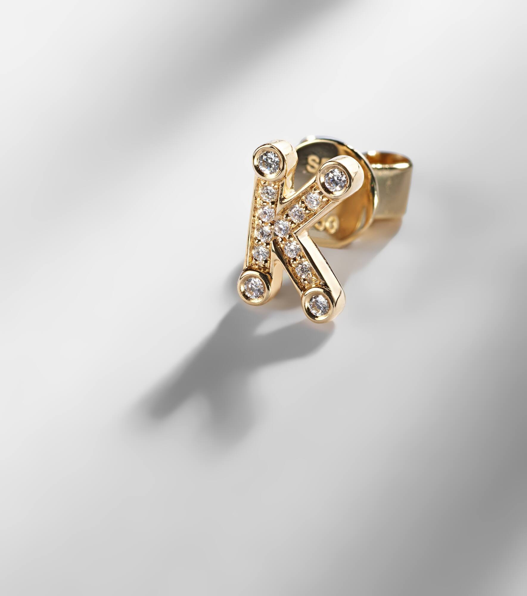 Petite K 18kt gold single earring with diamonds - 5