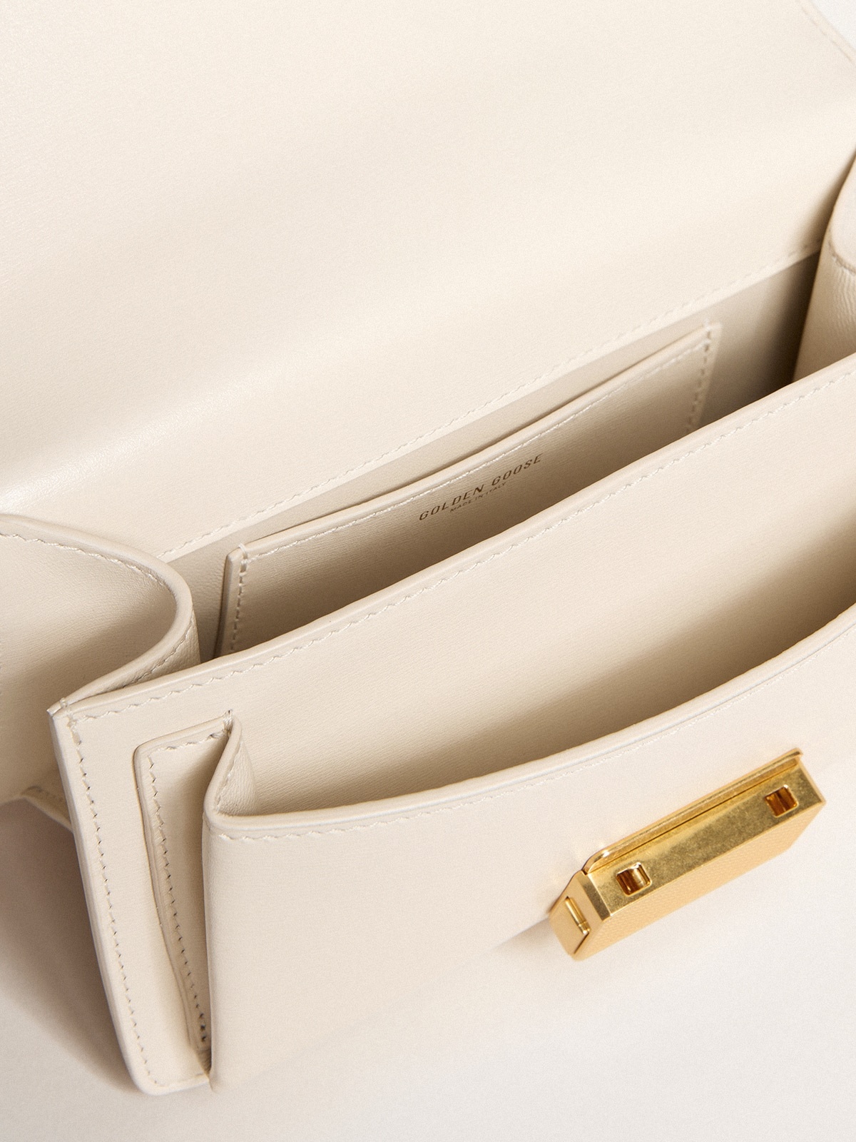 Small Venezia Bag in butter-colored boarded leather with braided scarf and double charm - 4