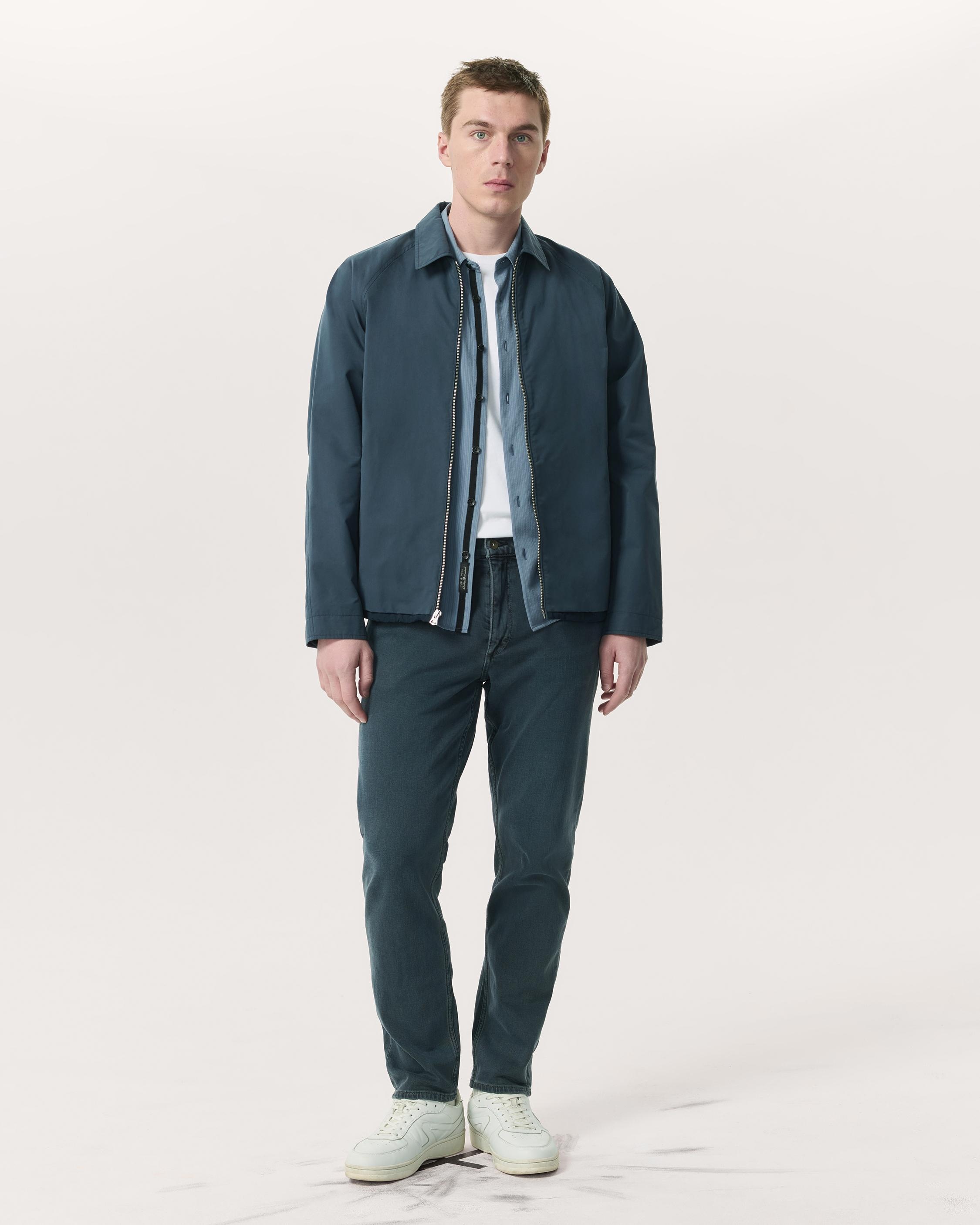 Fit 2 - Minna
Slim Fit Blue Black Authentic Stretch Jean - 2