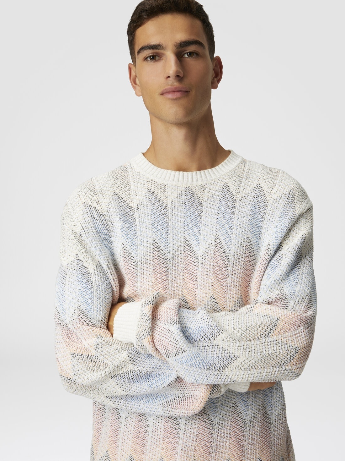 Crewneck sweater in gradient cotton chevron blend with contrasting piping - 4