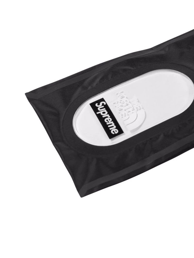 x The North Face neck pouch 3