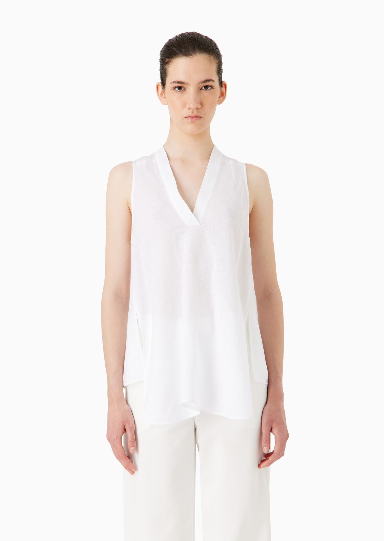 Oversized V-neck top in linen with asymmetric hem - 2