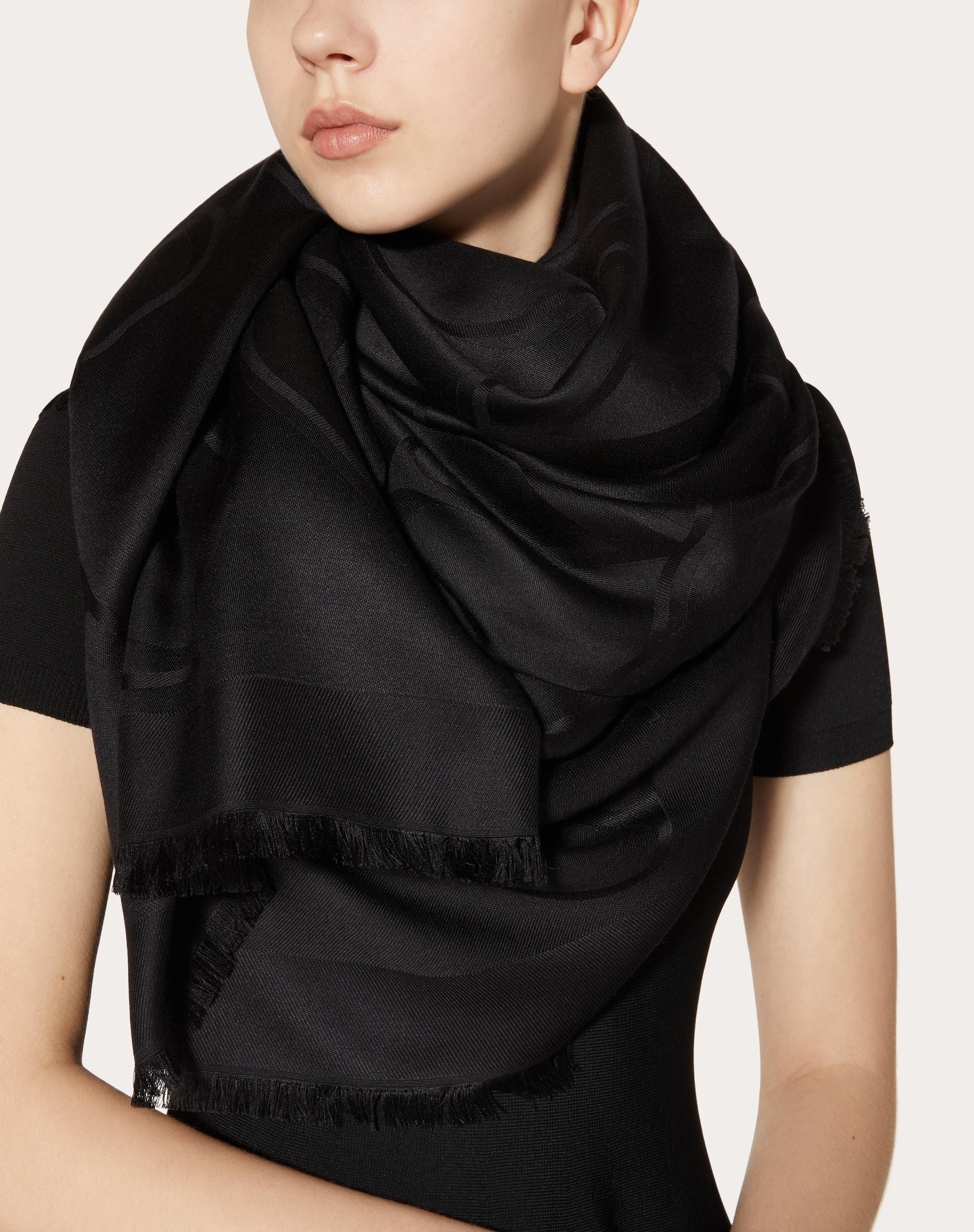VLOGO SIGNATURE JACQUARD SHAWL IN SILK AND WOOL 140X140 CM - 4