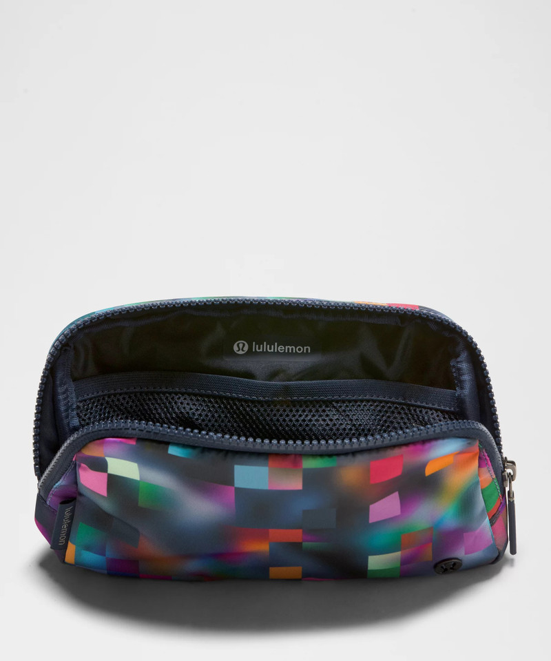 Everywhere Belt Bag with Long Strap 1L *Pride 5