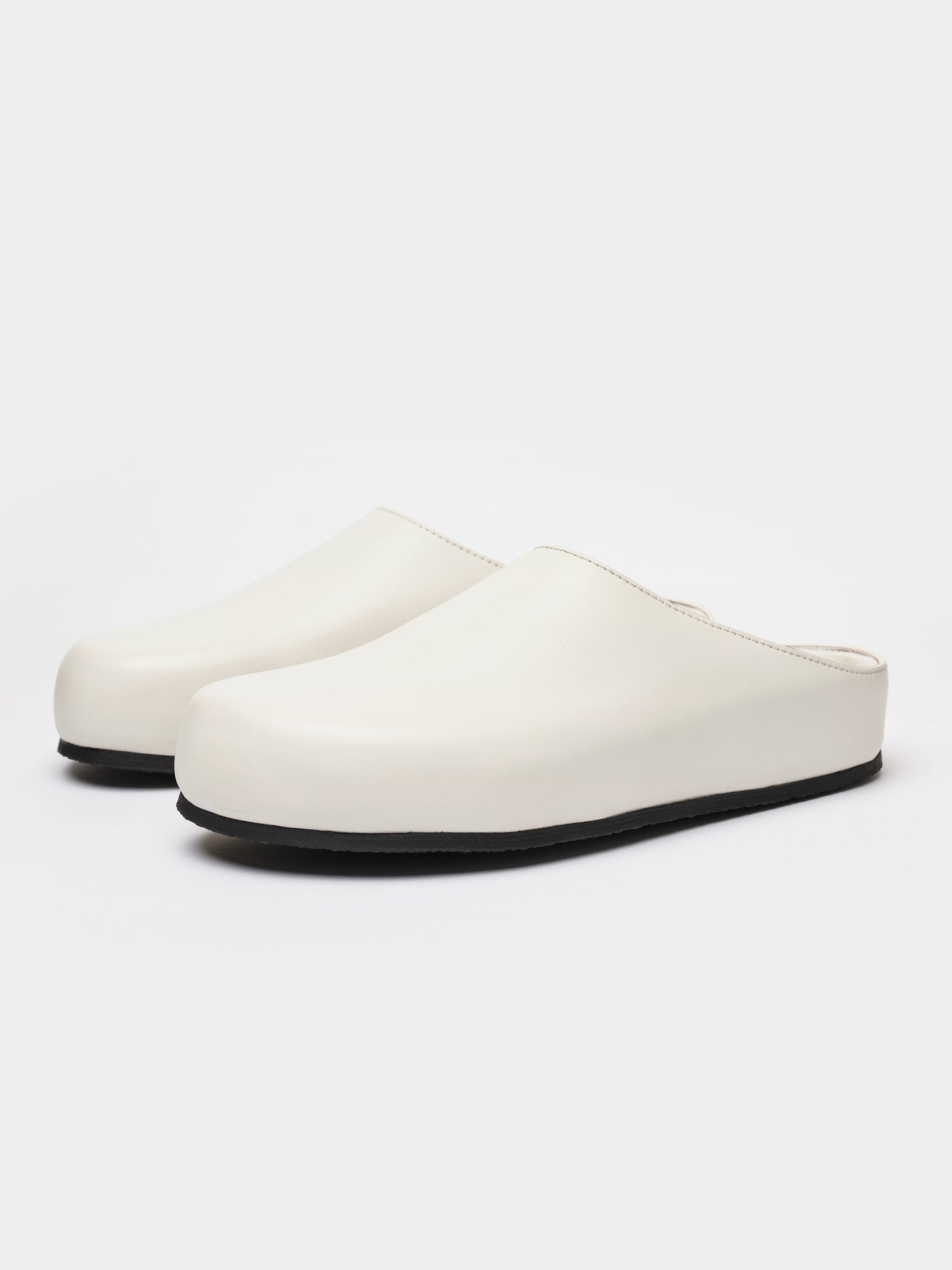 Women's Wearing Clog - 1