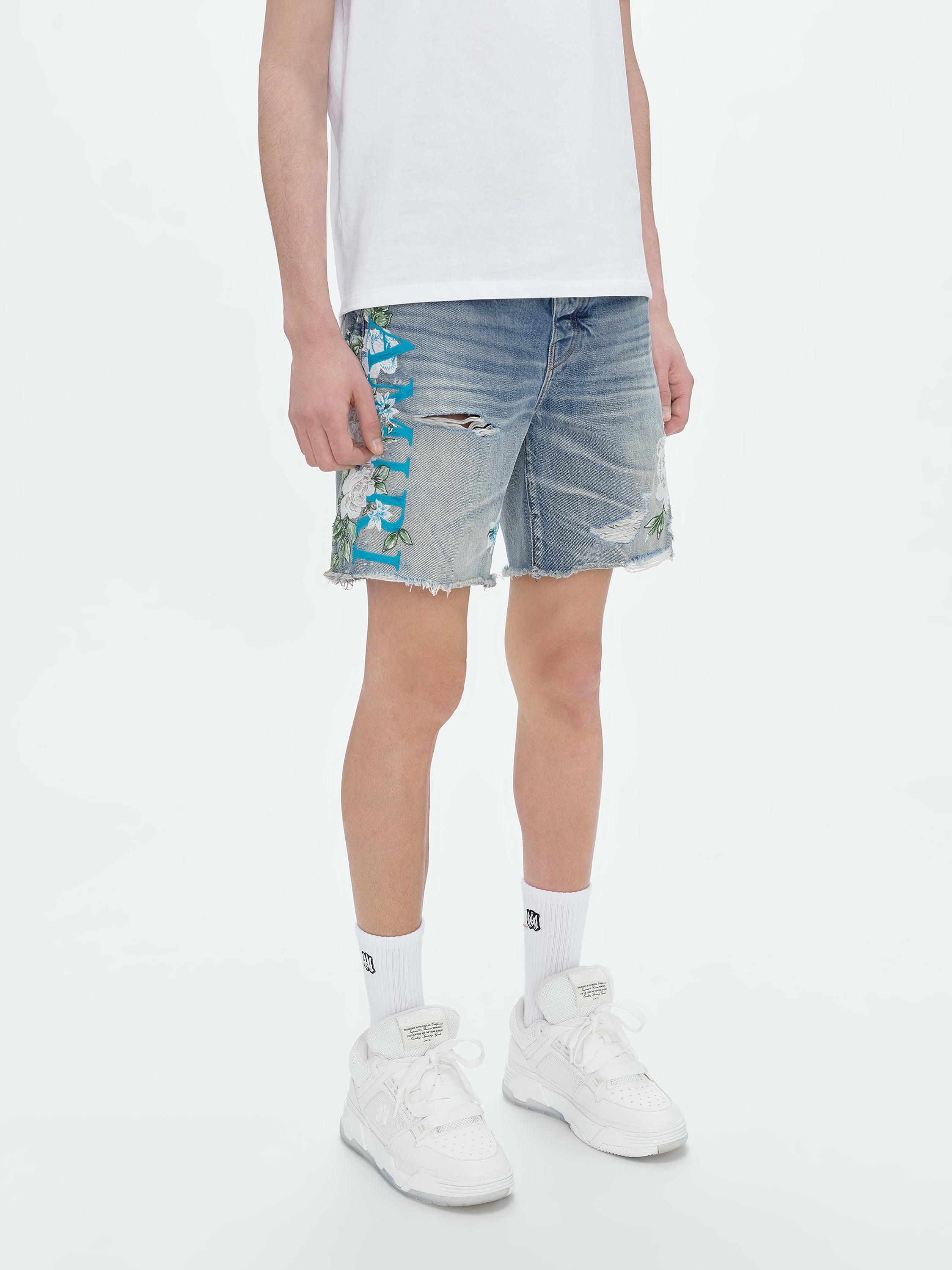 EMBROIDERED FLORAL LOGO SHORT - 4